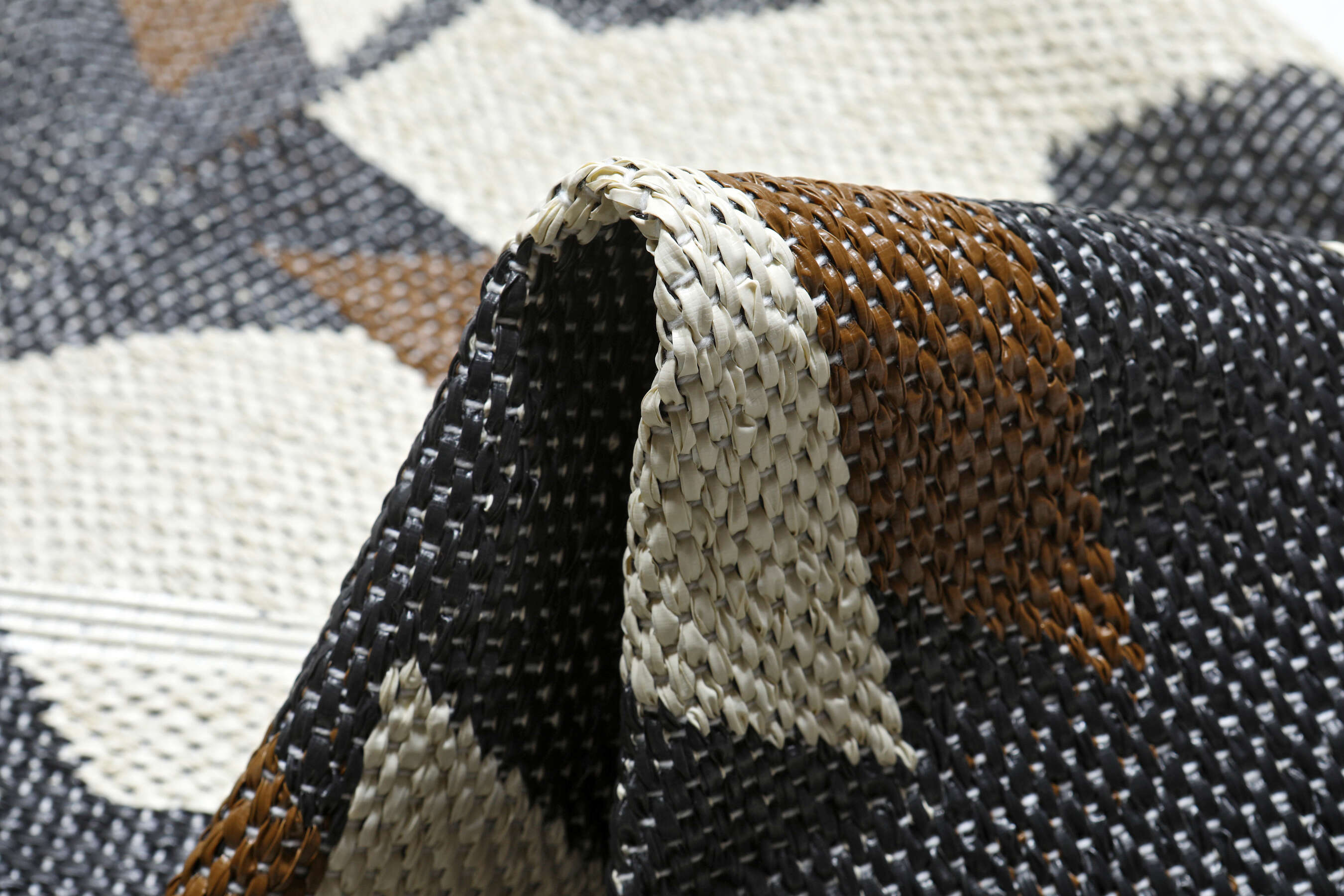 Saga - Black, Runner 70 x 350 cm Plastic Rug - Rugvista