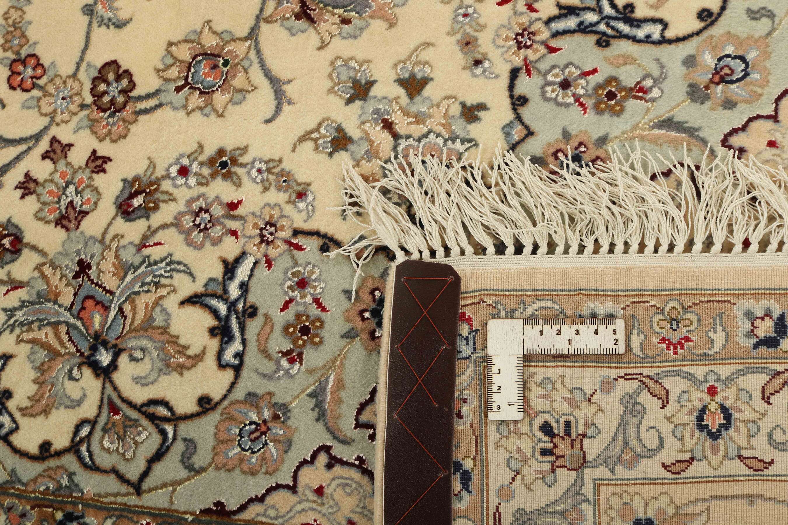 
    Isfahan silk warp - Beige - 206 x 307 cm
  