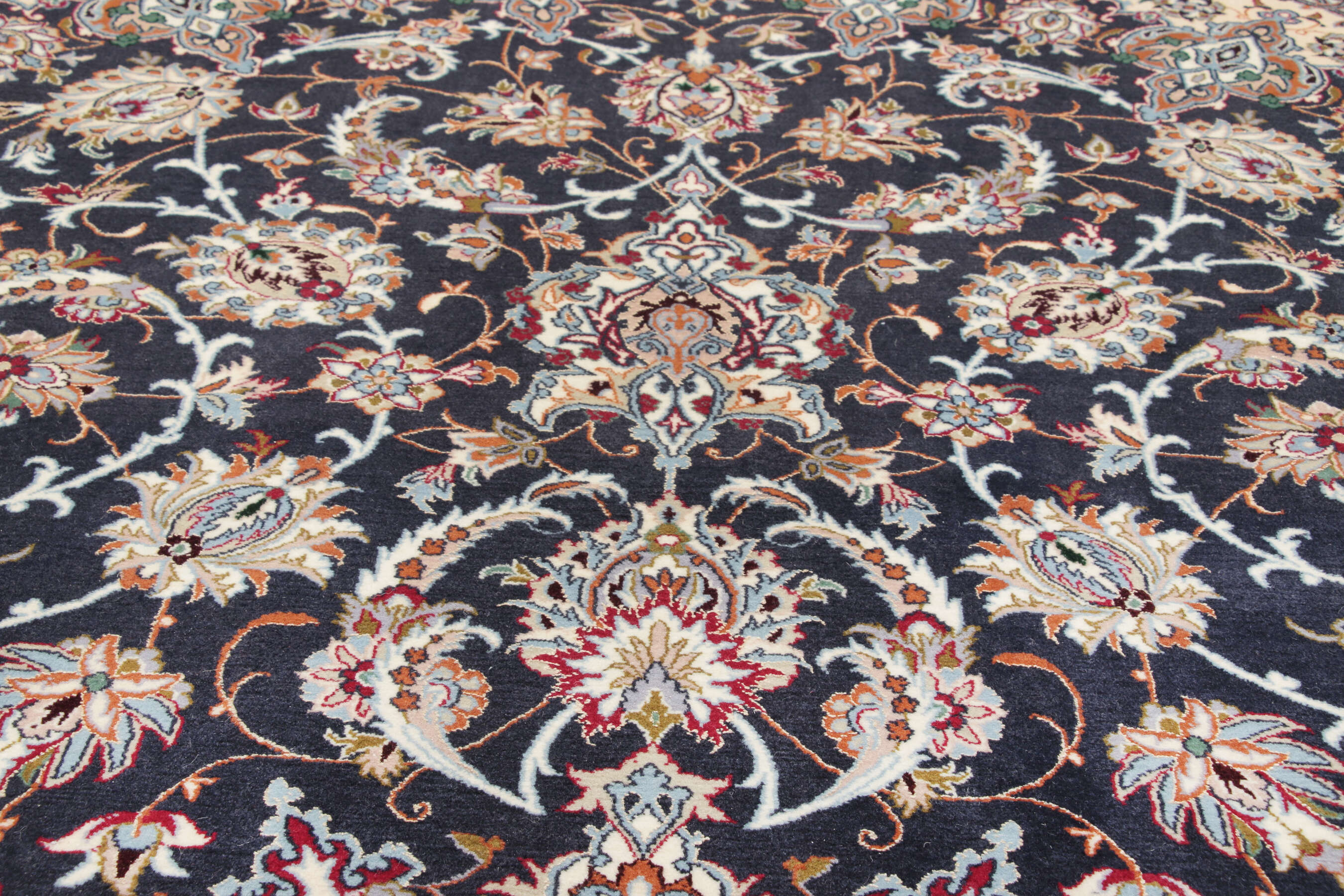 
    Isfahan silk warp - Beige - 253 x 360 cm
  