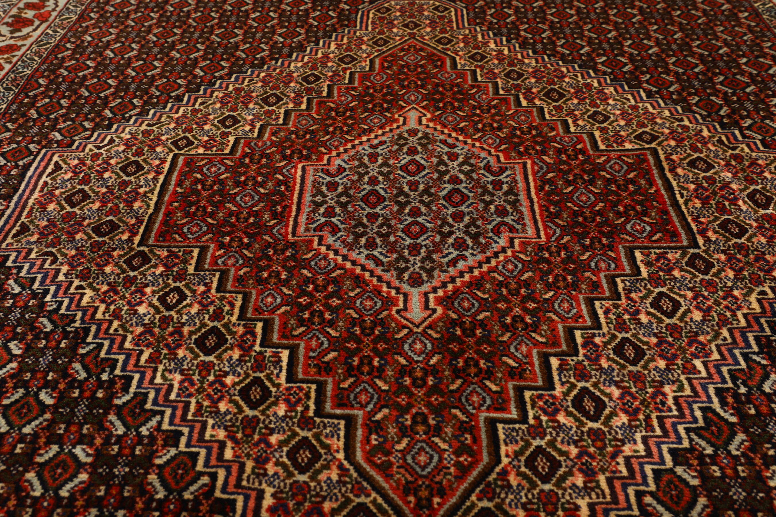 
    Senneh - Red - 130 x 157 cm
  