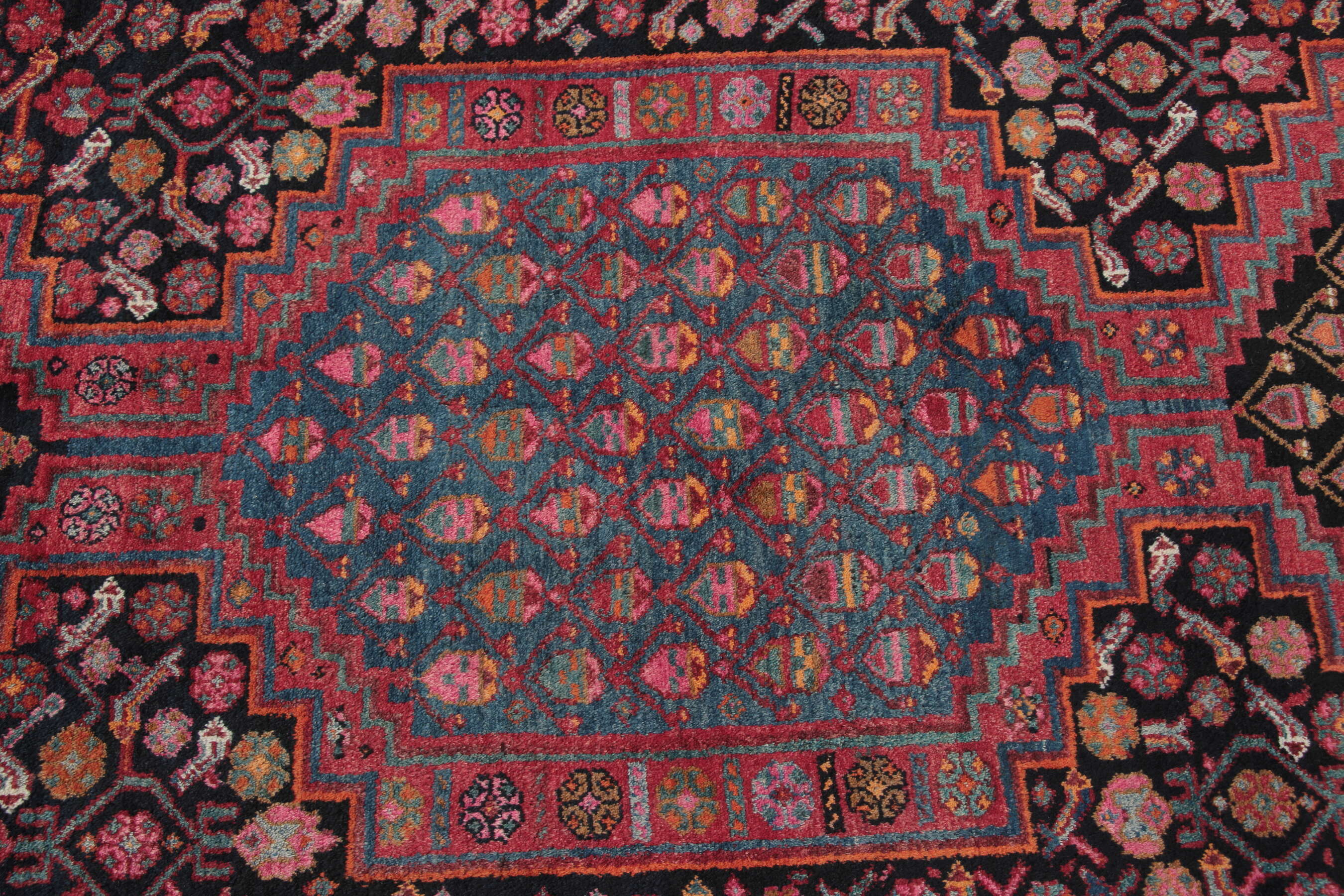 
    Kurdi - Red - 126 x 292 cm
  