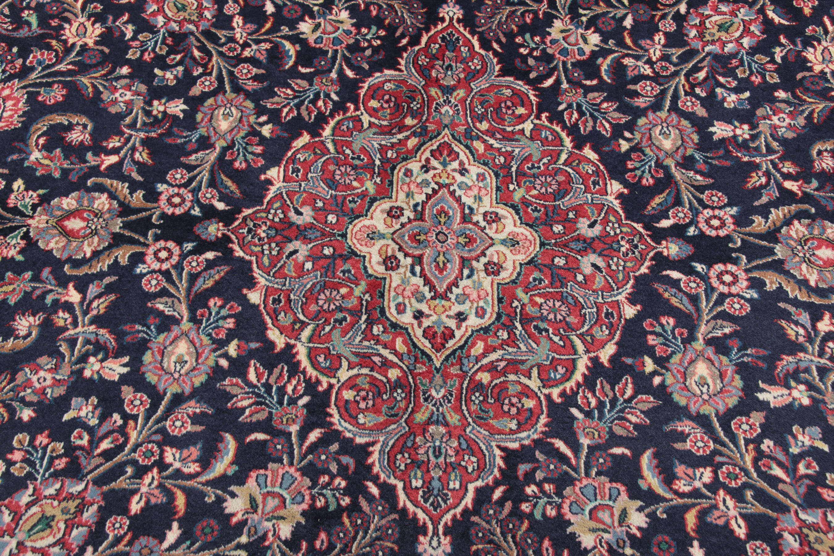 
    Hamadan Shahrbaf Patina - Red - 270 x 370 cm
  