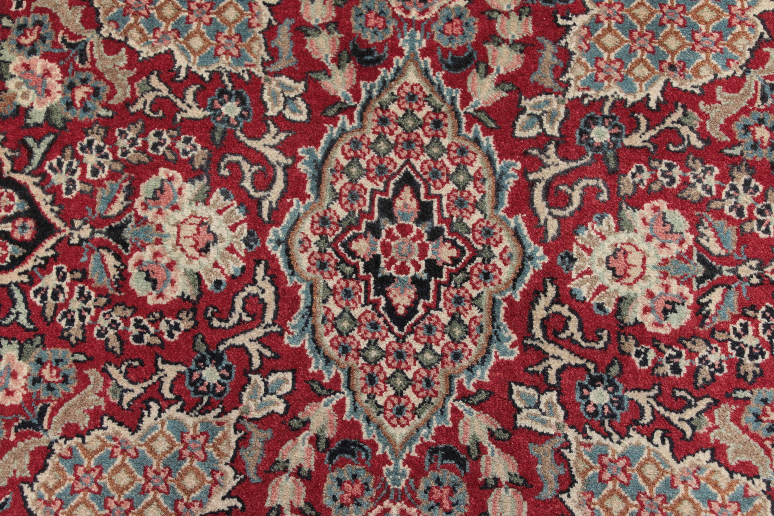 
    Hamadan Shahrbaf - Red - 275 x 362 cm
  