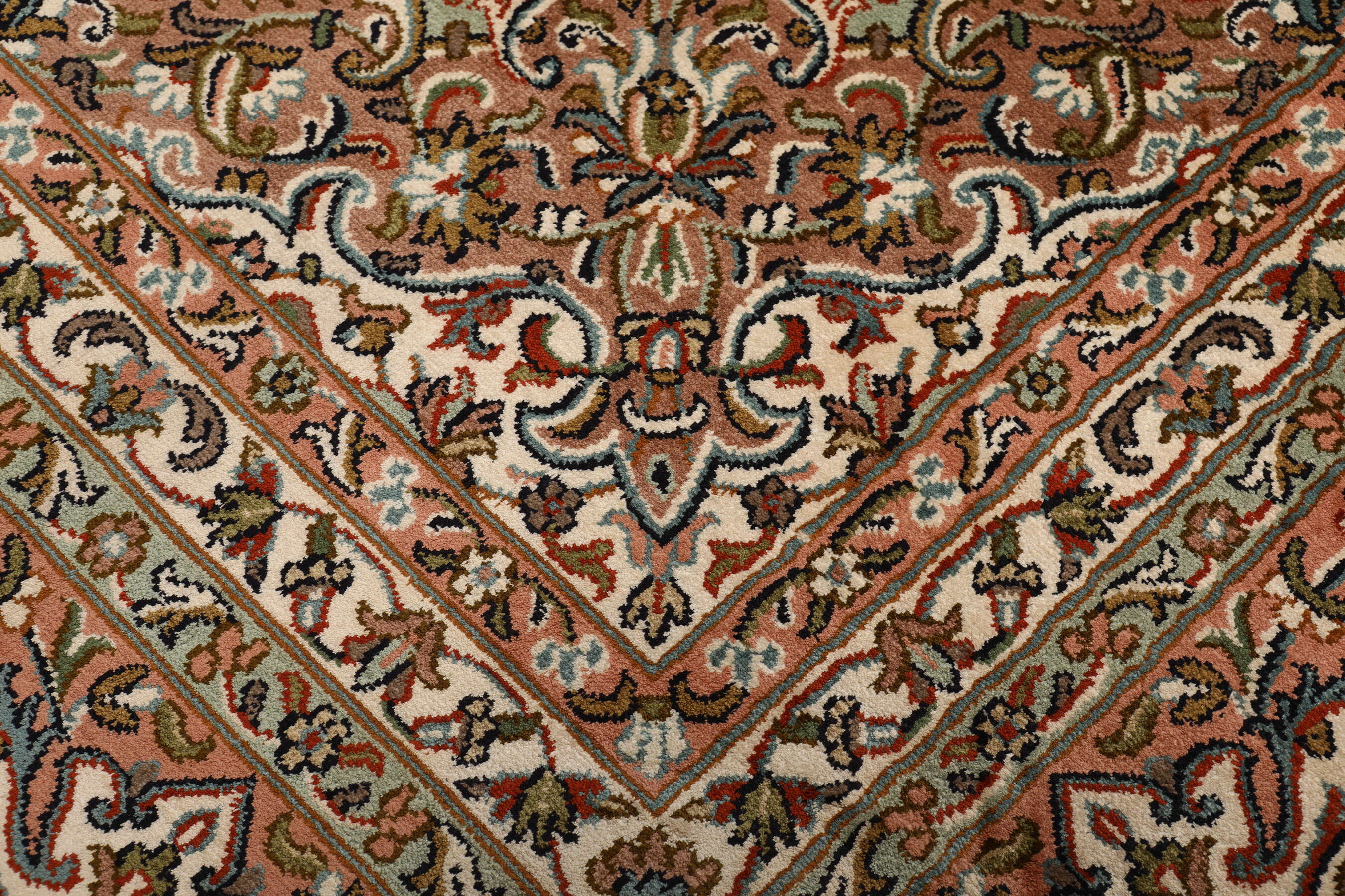 
    Kashmir pure silk - Brown - 216 x 313 cm
  