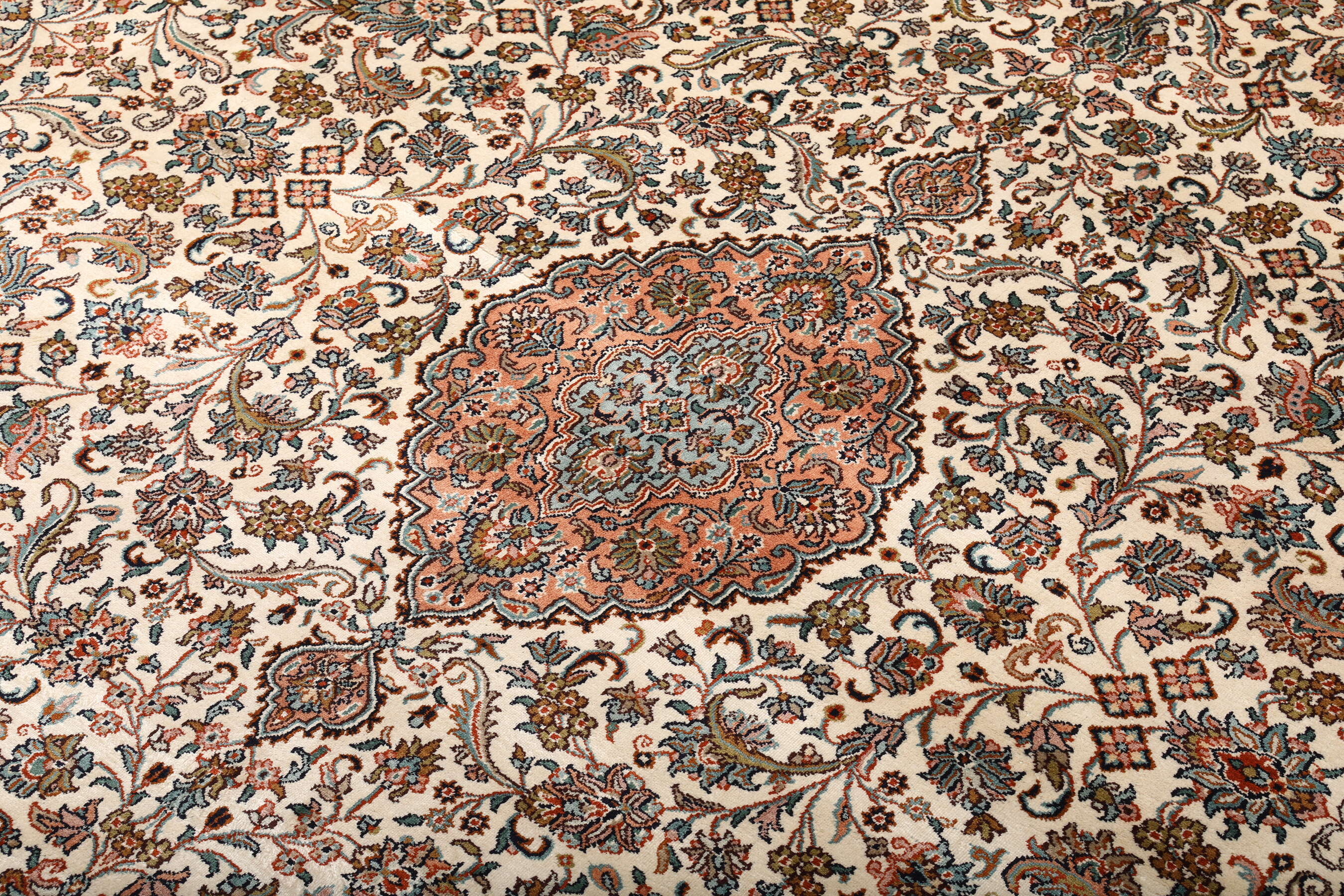 
    Kashmir pure silk - Brown - 240 x 240 cm
  