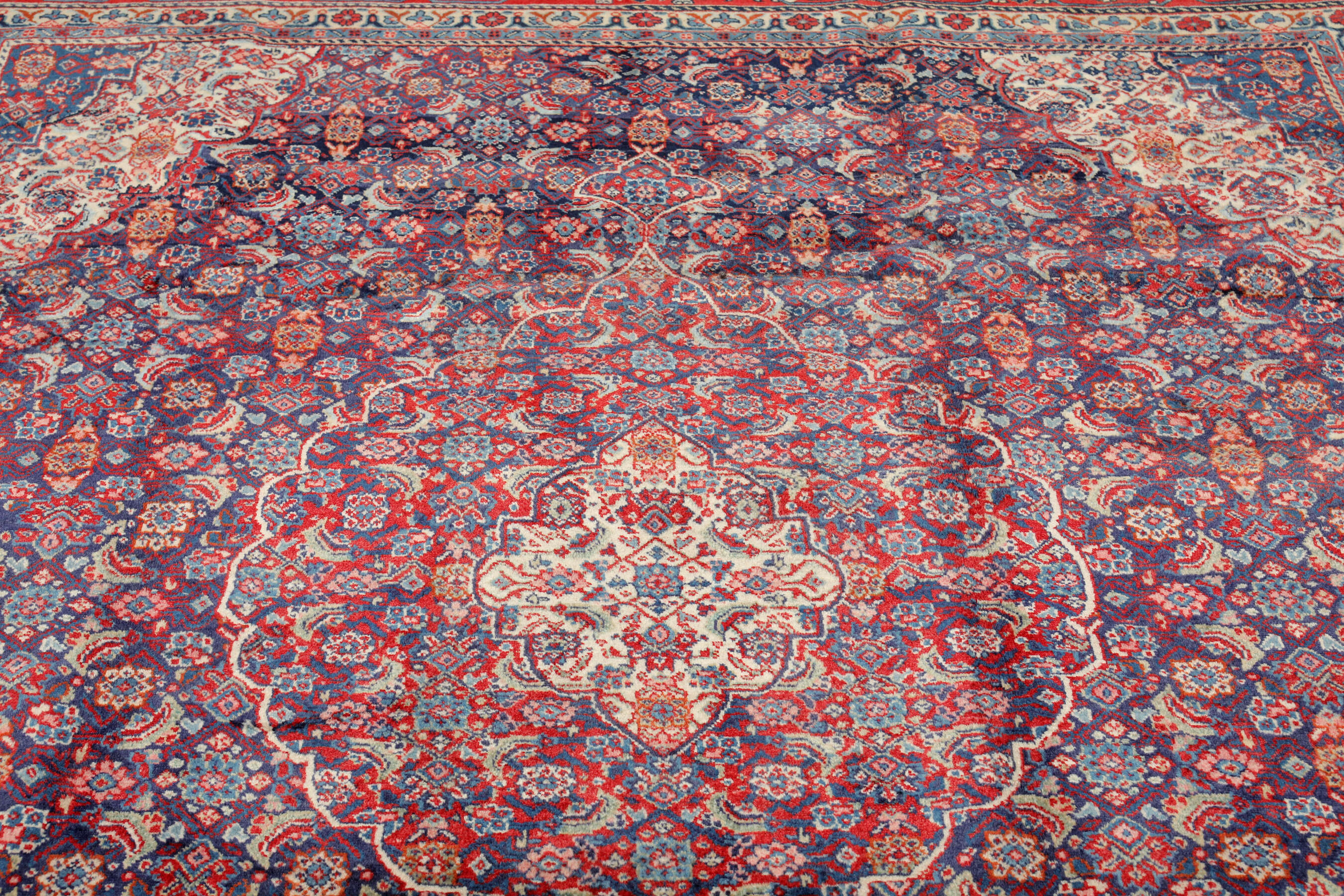 
    Sarouk - Red - 248 x 322 cm
  