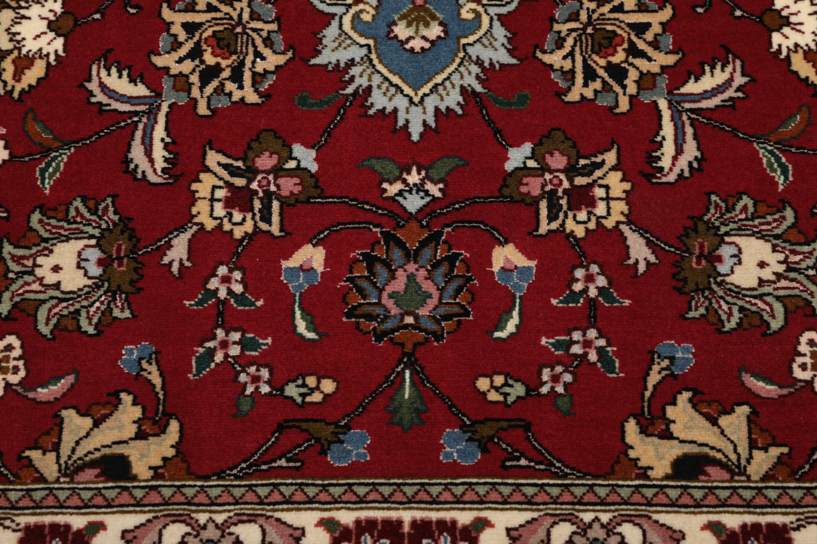 
    Tabriz 60 Raj silk warp - Dark red - 201 x 203 cm
  