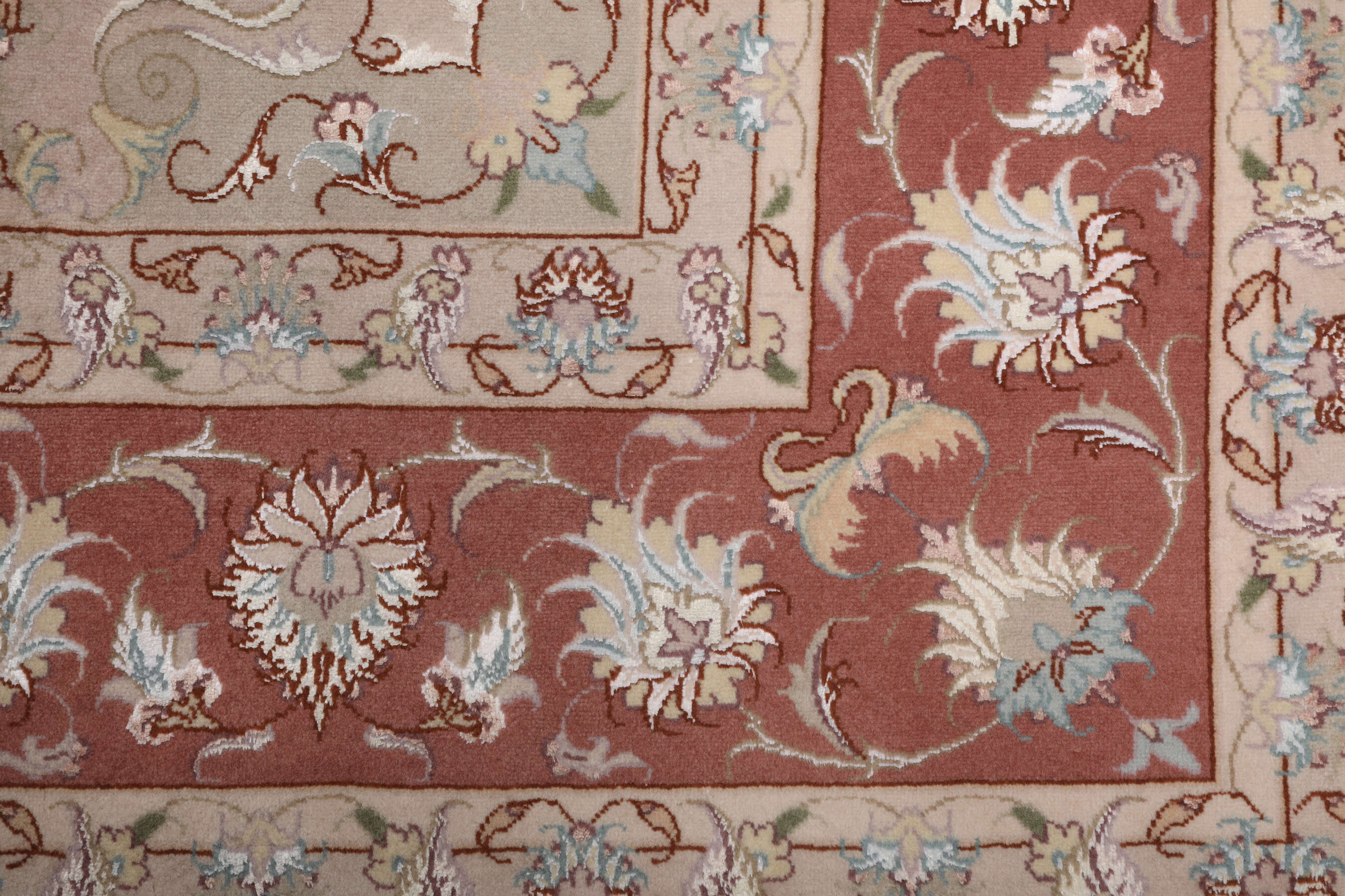 
    Tabriz 60 Raj silk warp - Beige - 196 x 207 cm
  