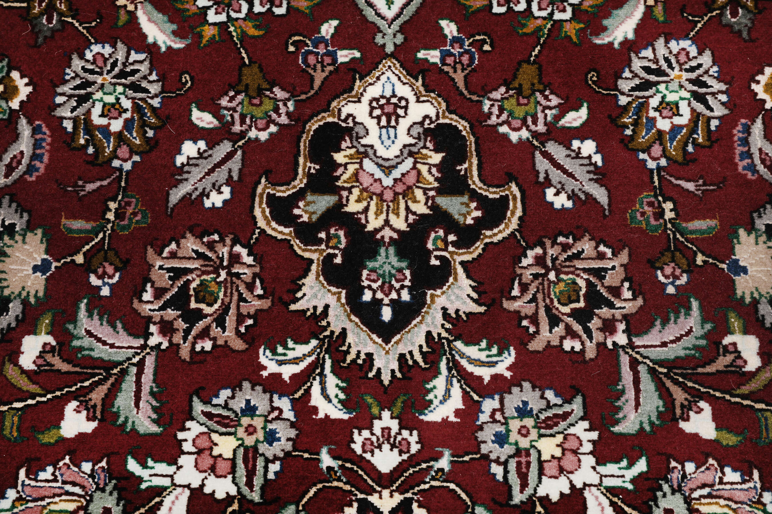 
    Tabriz 60 Raj silk warp - Dark red - 201 x 205 cm
  