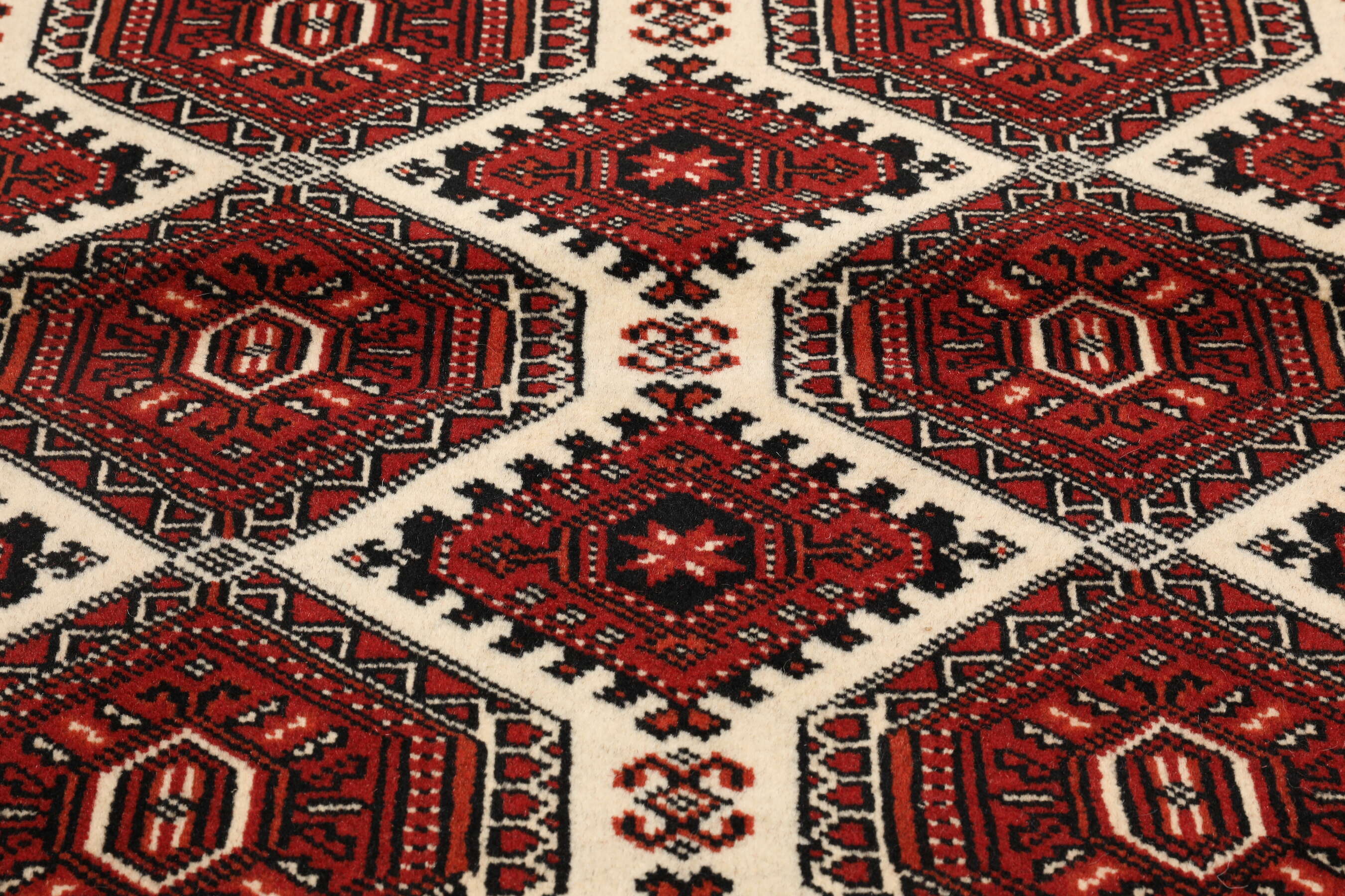 
    Turkaman - Dark red - 103 x 155 cm
  