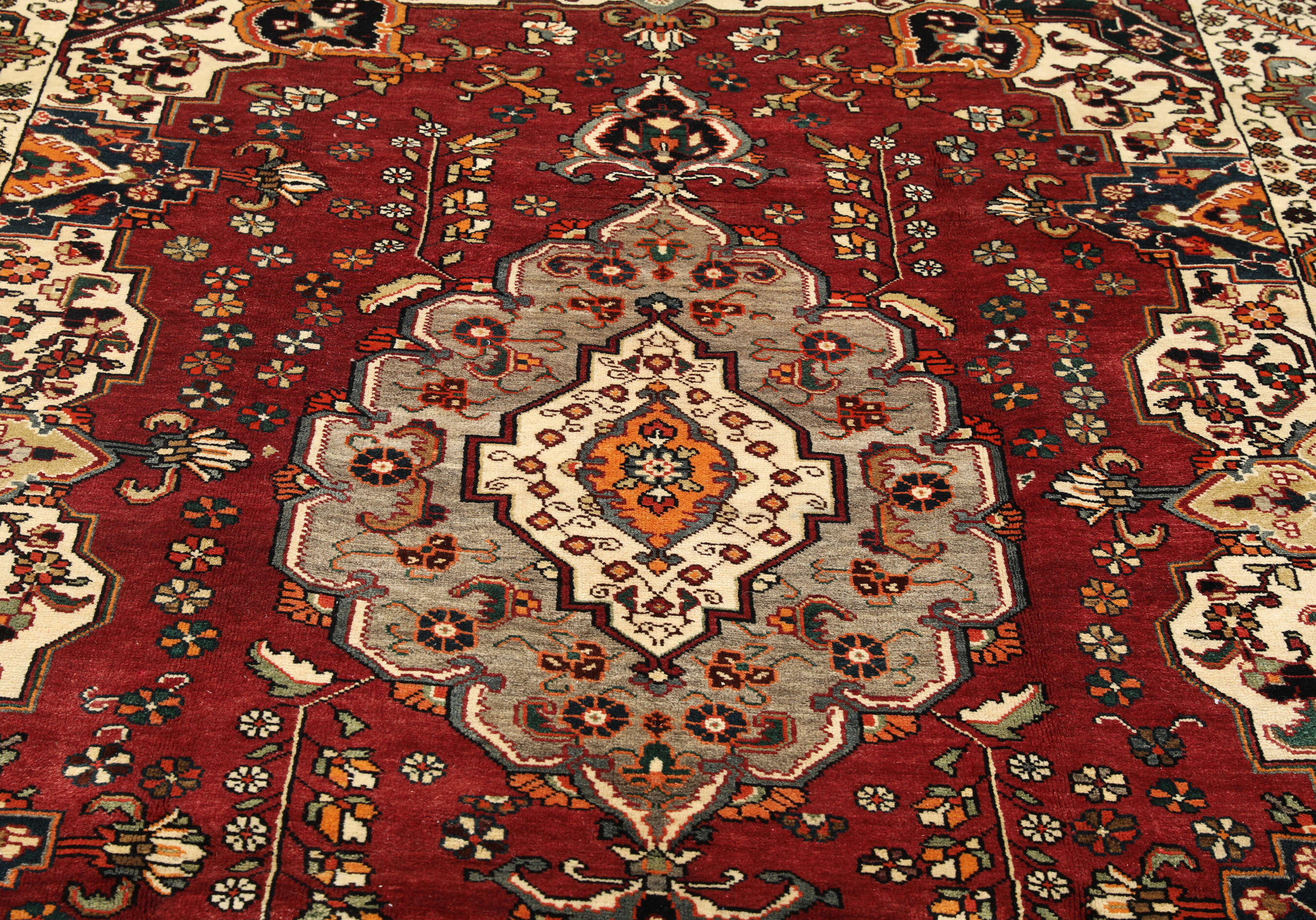 
    Qashqai - Brown - 192 x 341 cm
  