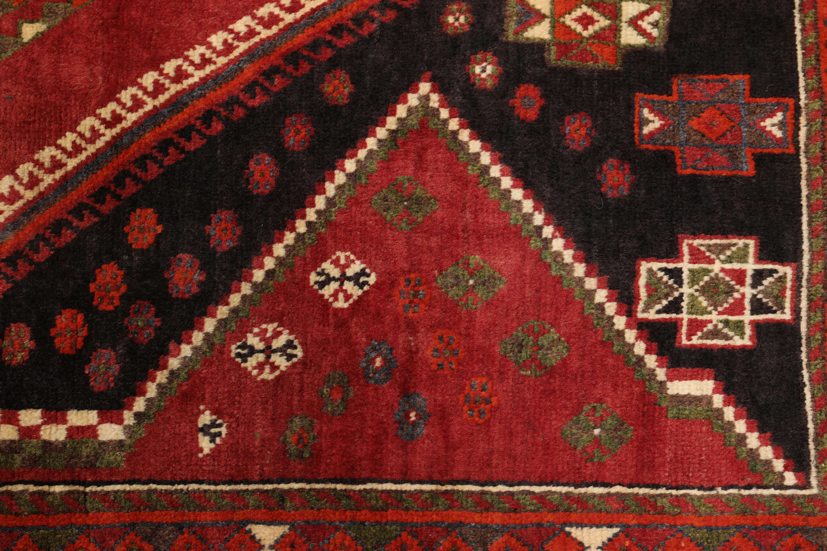 
    Qashqai - Red - 155 x 250 cm
  