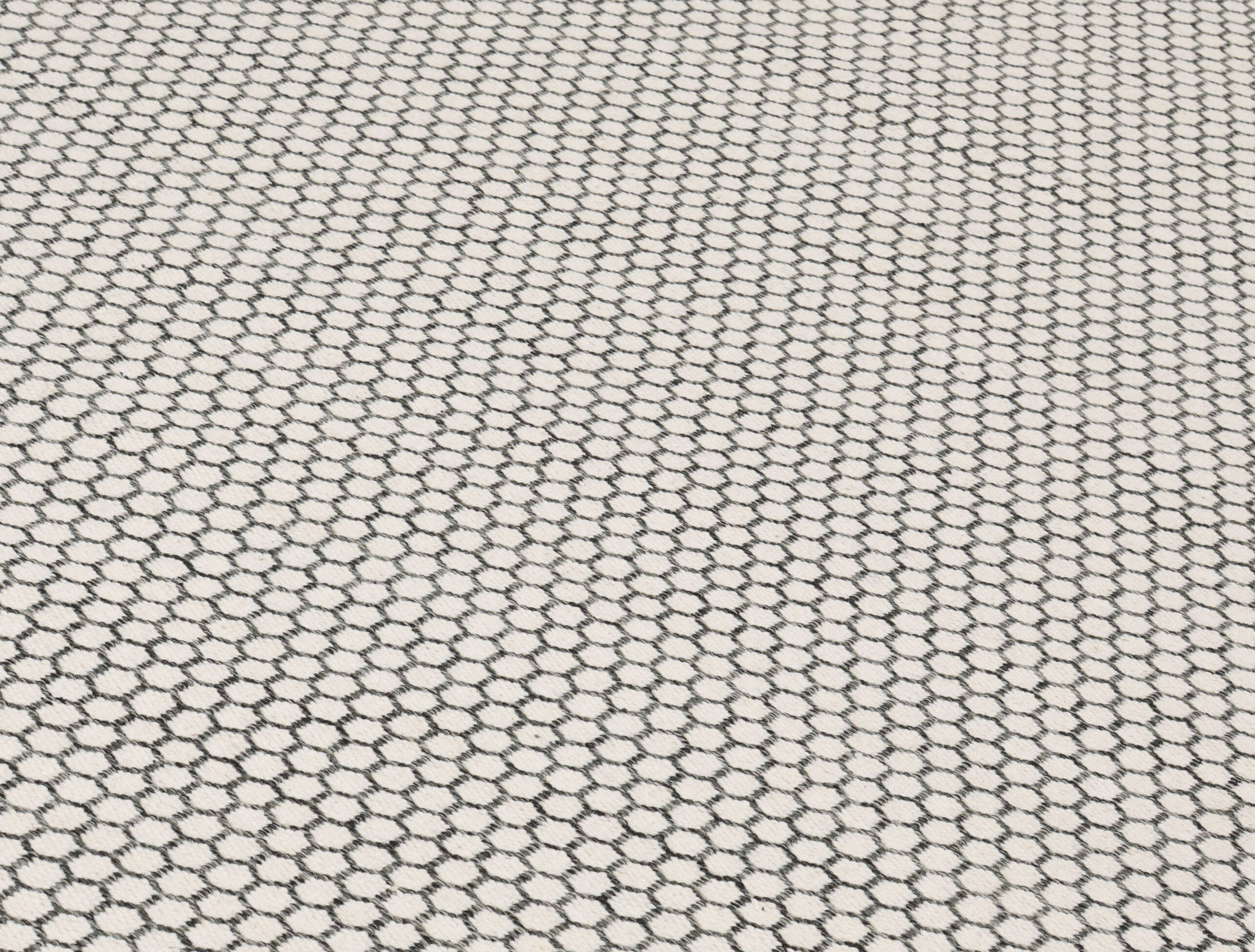 
    Kilim Honey Comb - Cream white / Black - 290 x 390 cm
  