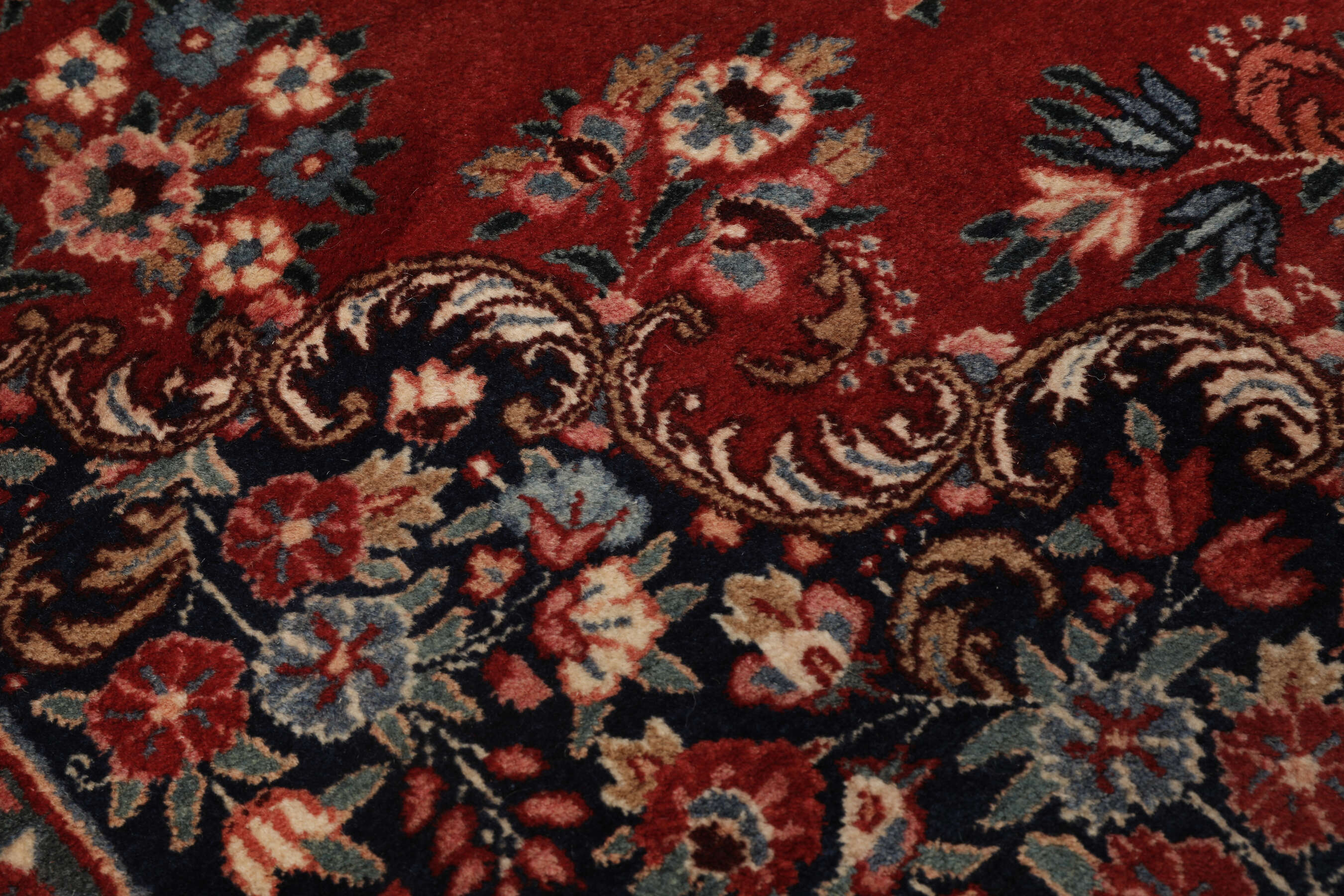 
    Moud Old Floral - Dark red - 213 x 315 cm
  