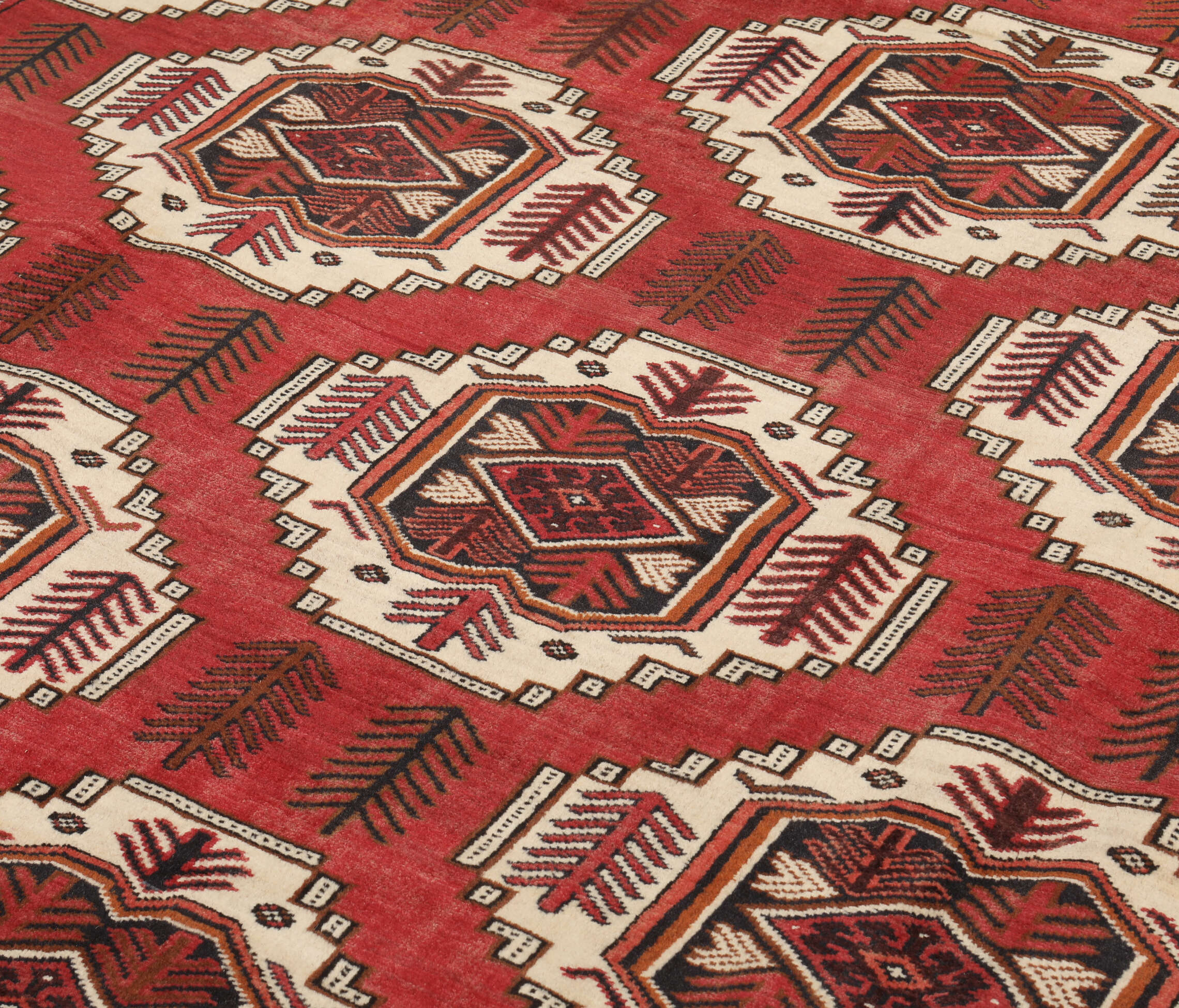 
    Turkaman - Dark red - 228 x 318 cm
  