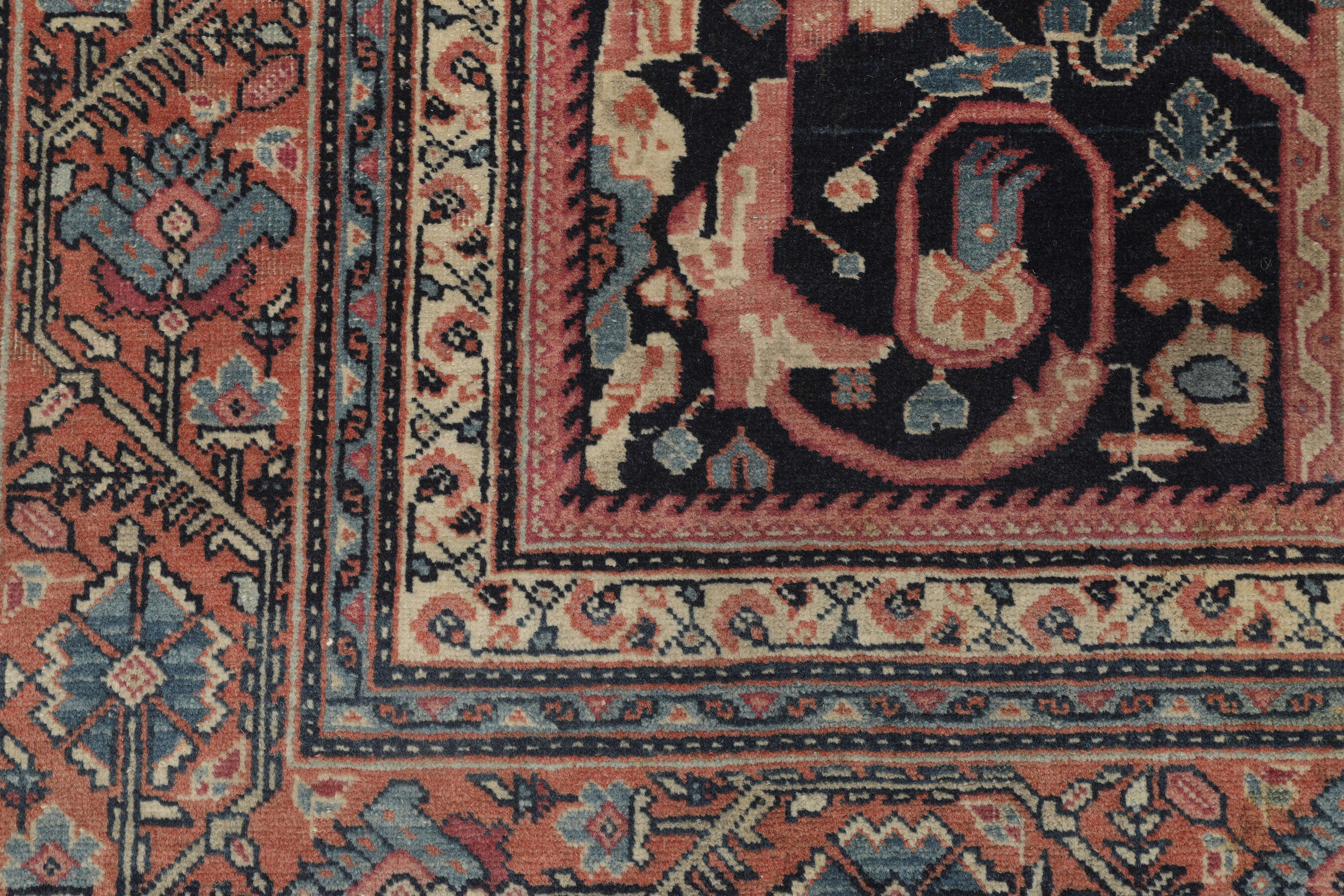 
    Antique Sarouk ca. 1900 - Black - 139 x 186 cm
  