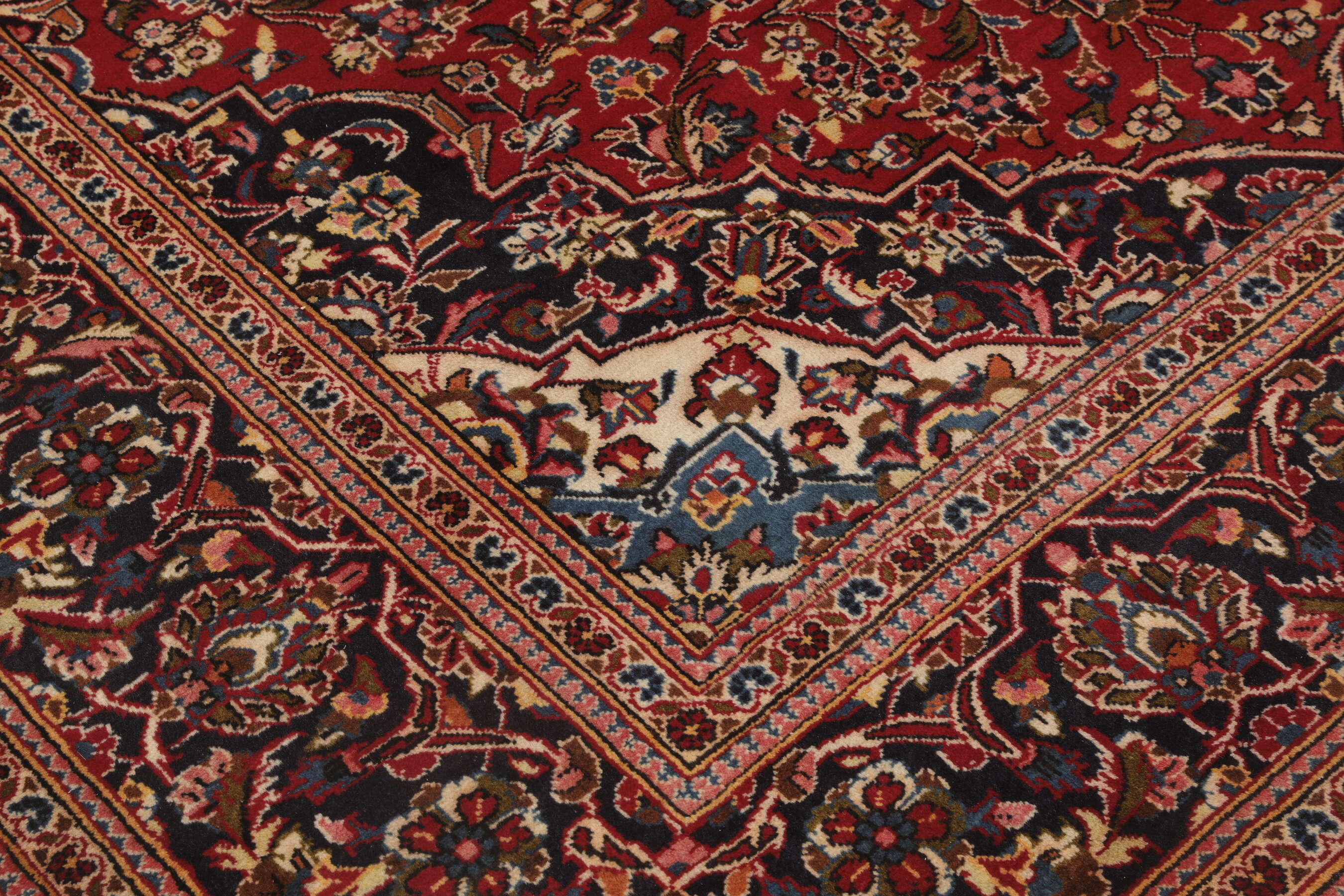 
    Keshan - Dark red - 199 x 290 cm
  