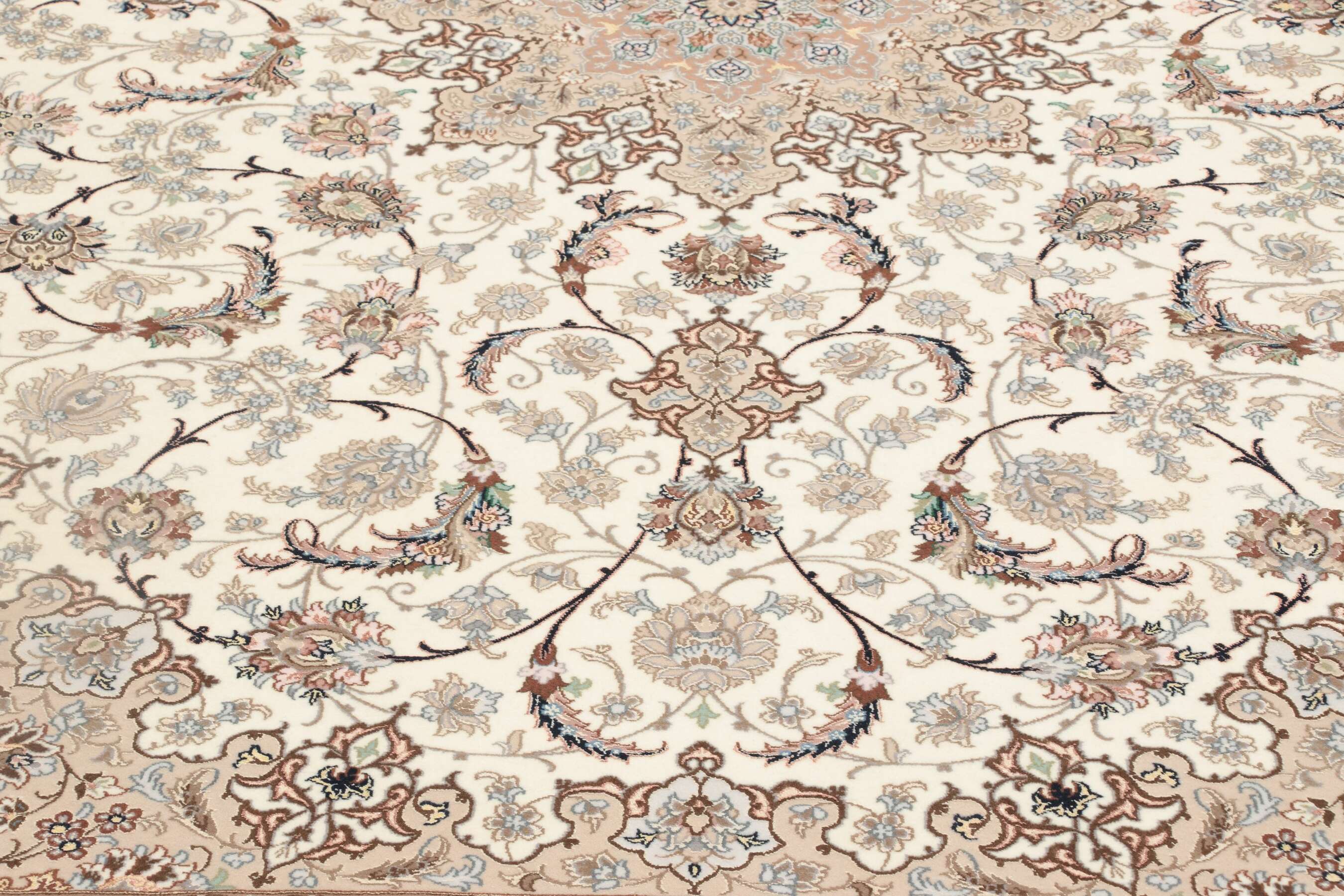 
    Isfahan silk warp - Beige - 205 x 305 cm
  