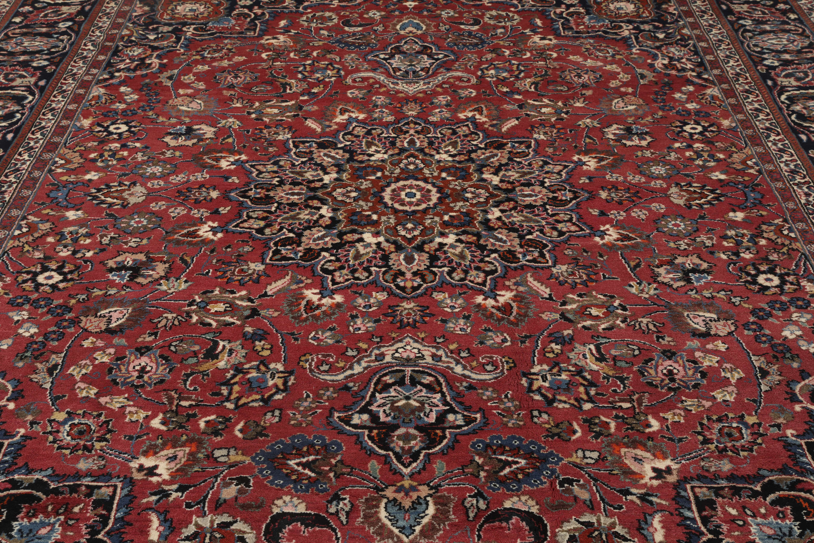 
    Mashad - Dark red - 260 x 345 cm
  