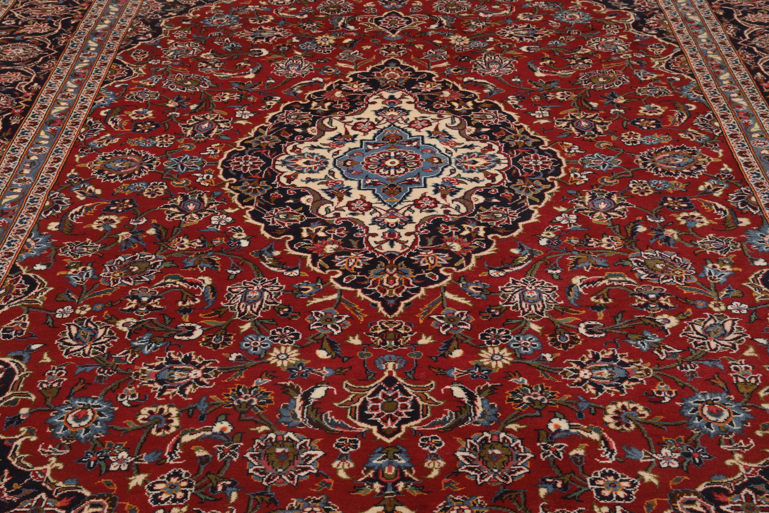 
    Keshan - Dark red - 247 x 343 cm
  