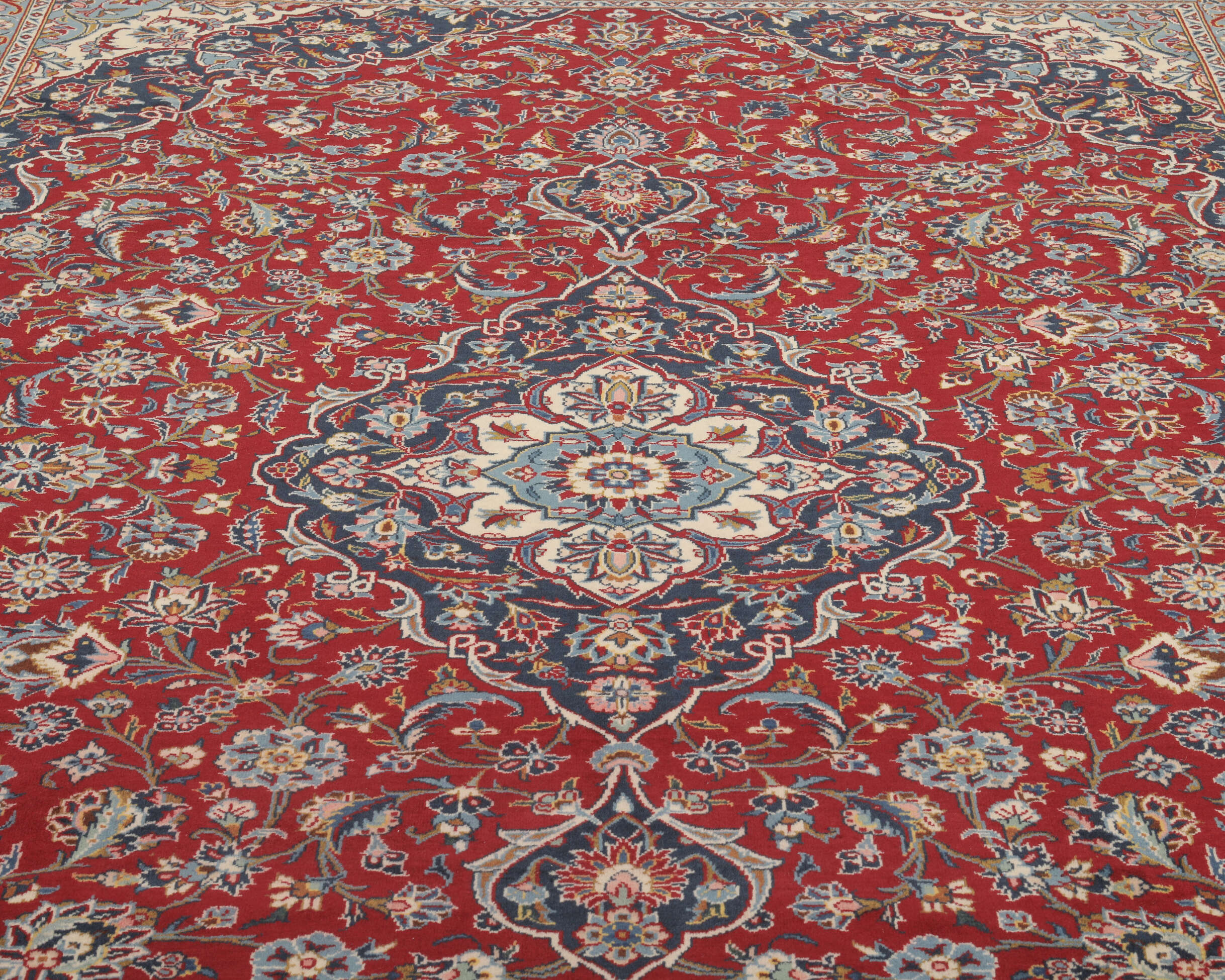 
    Keshan - Dark red - 284 x 370 cm
  