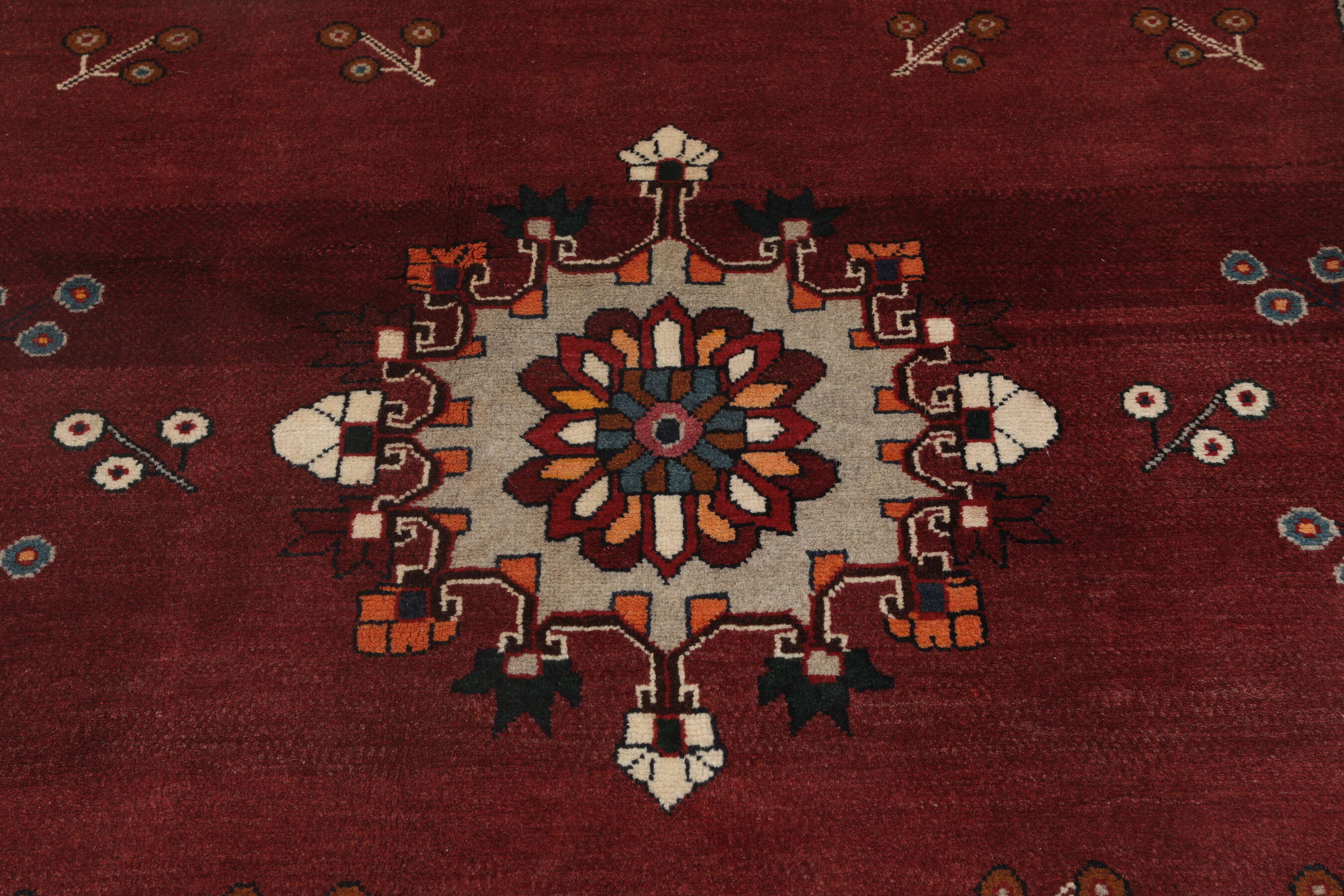 
    Hamadan - Dark red - 118 x 191 cm
  