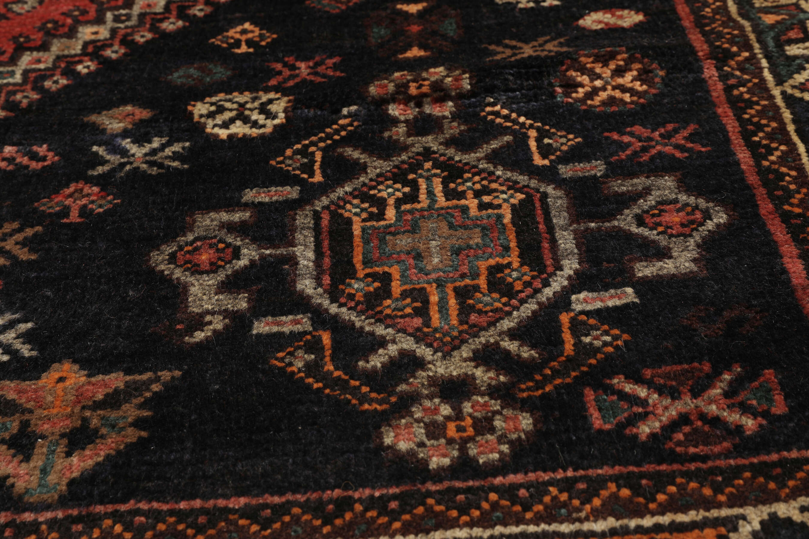 
    Shiraz - Black - 154 x 233 cm
  