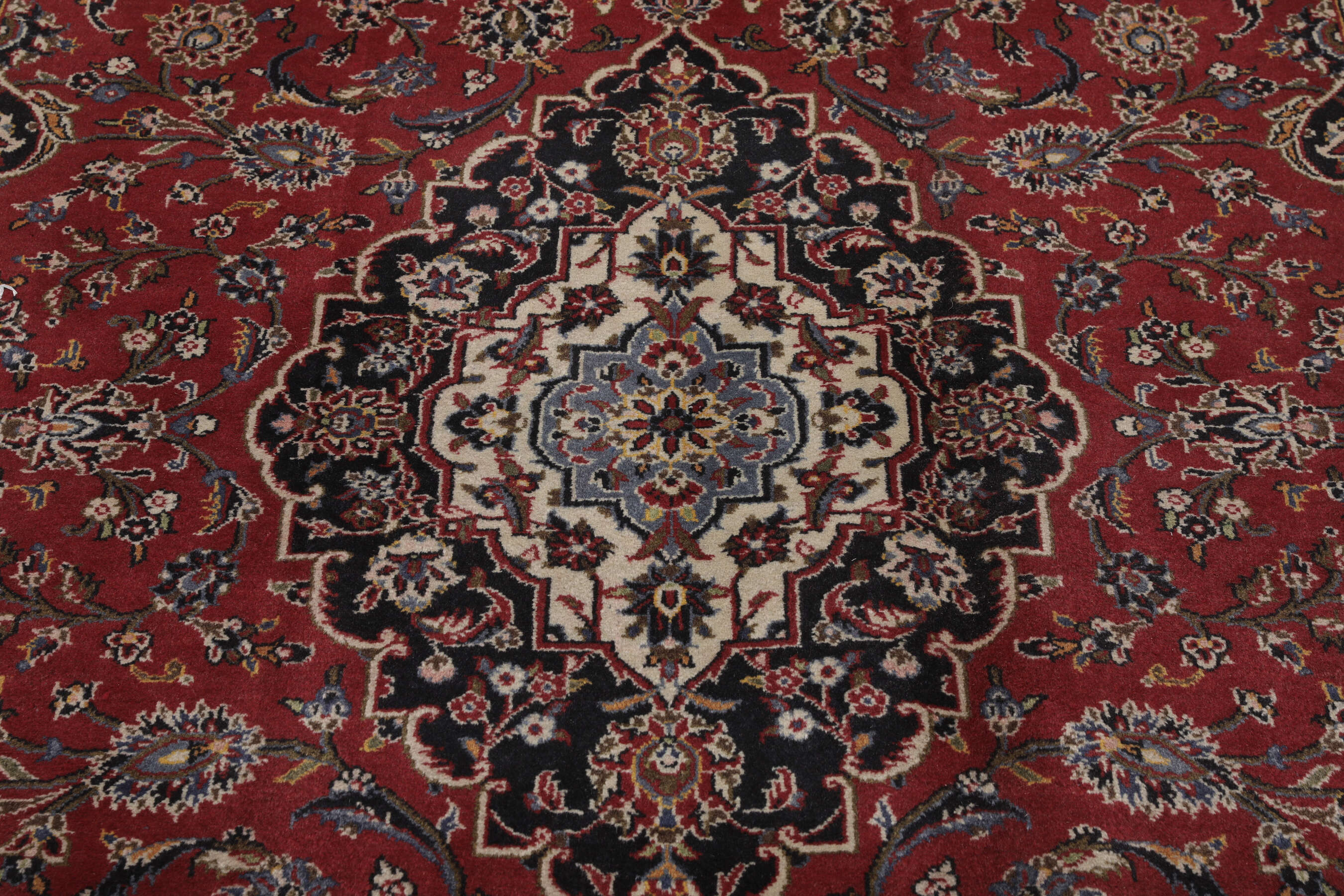 
    Keshan - Dark red - 200 x 312 cm
  