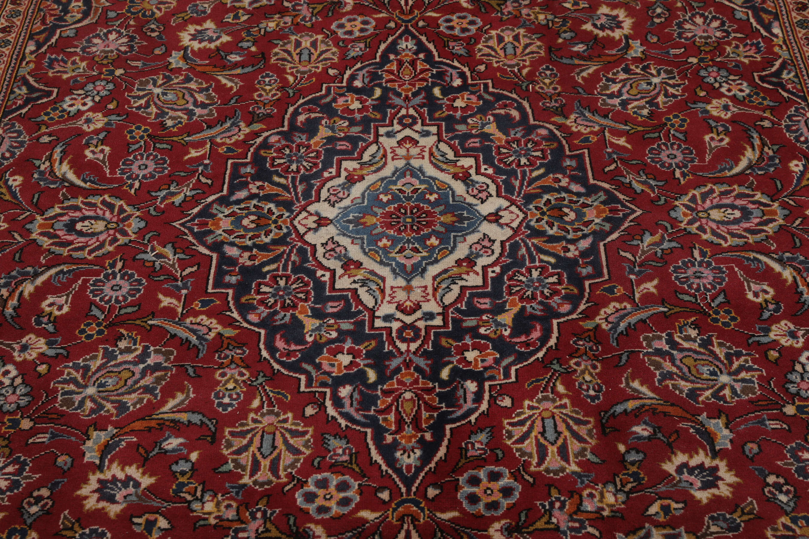 
    Keshan - Dark red - 198 x 306 cm
  