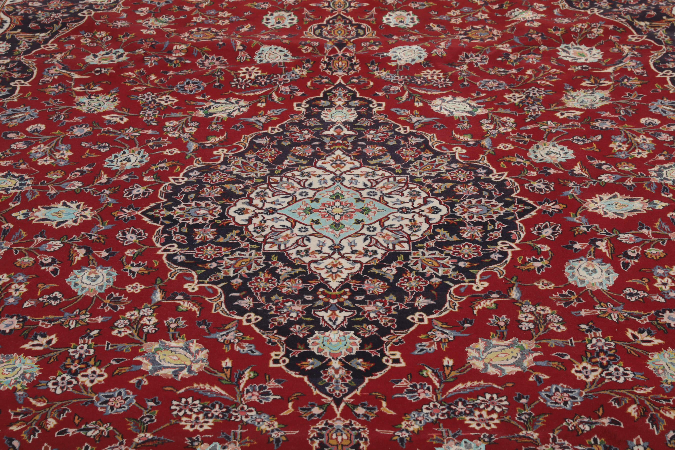 
    Keshan - Dark red - 258 x 360 cm
  