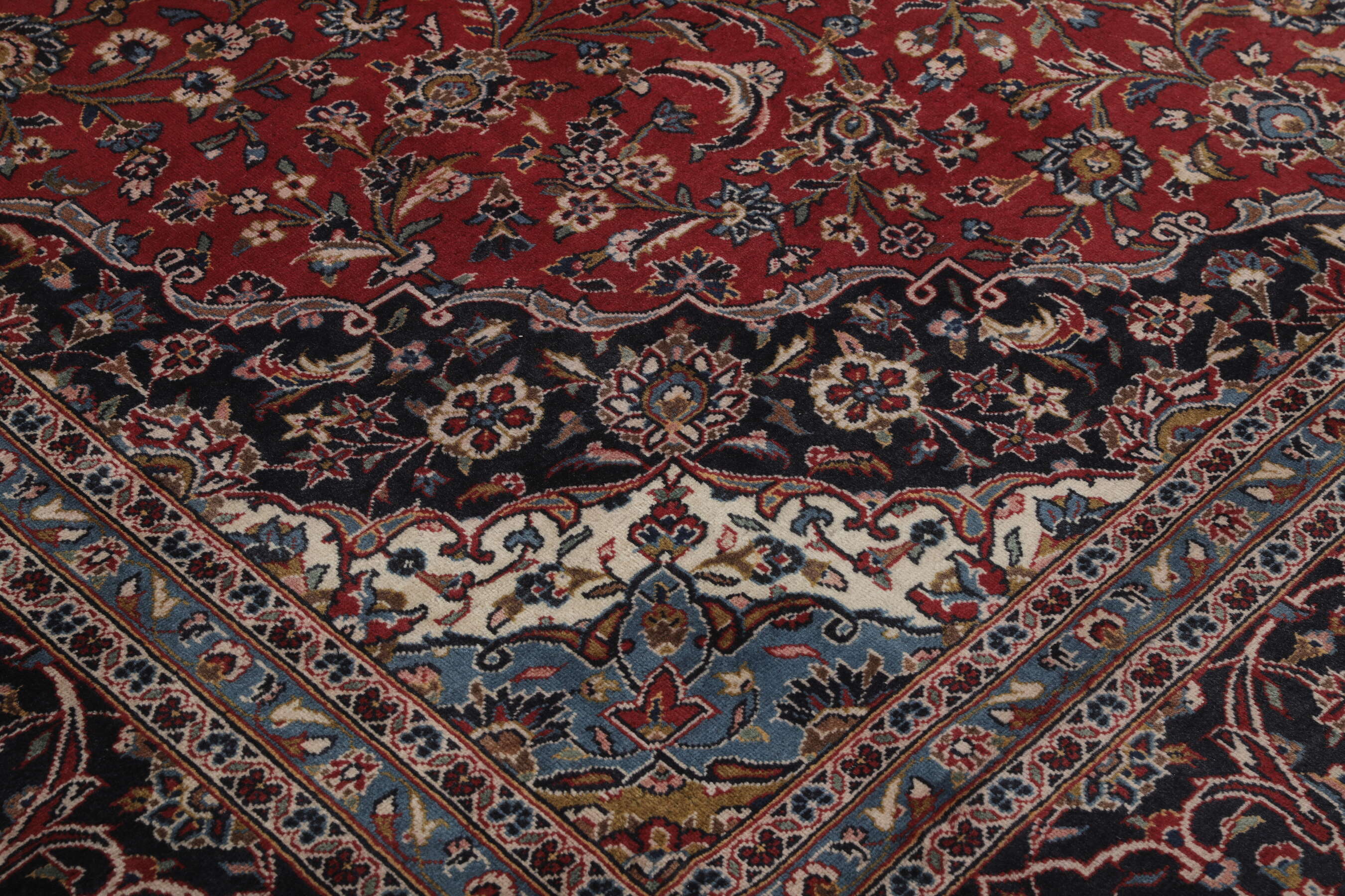 
    Keshan - Dark red - 291 x 397 cm
  