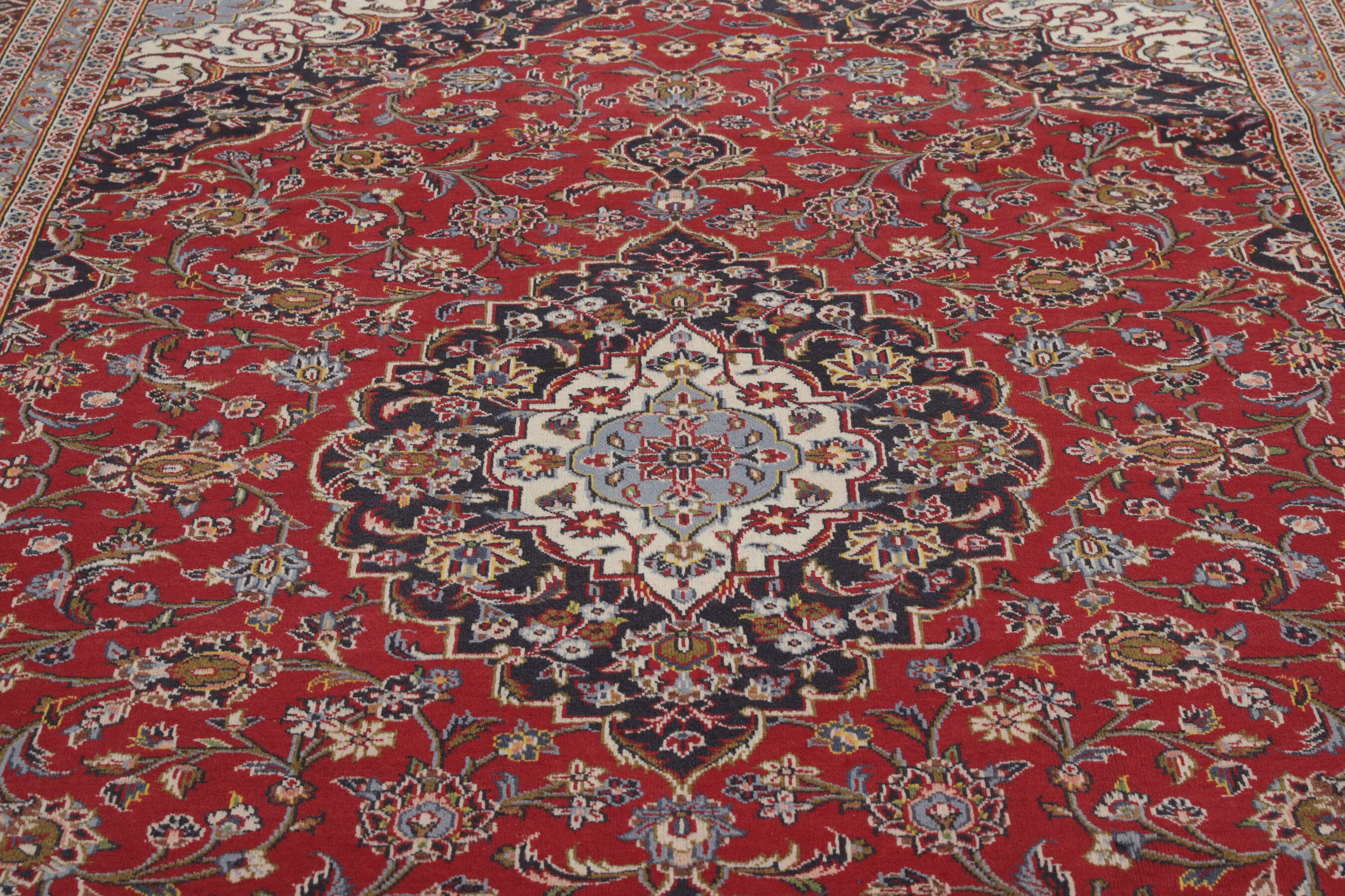 
    Keshan - Dark red - 249 x 343 cm
  