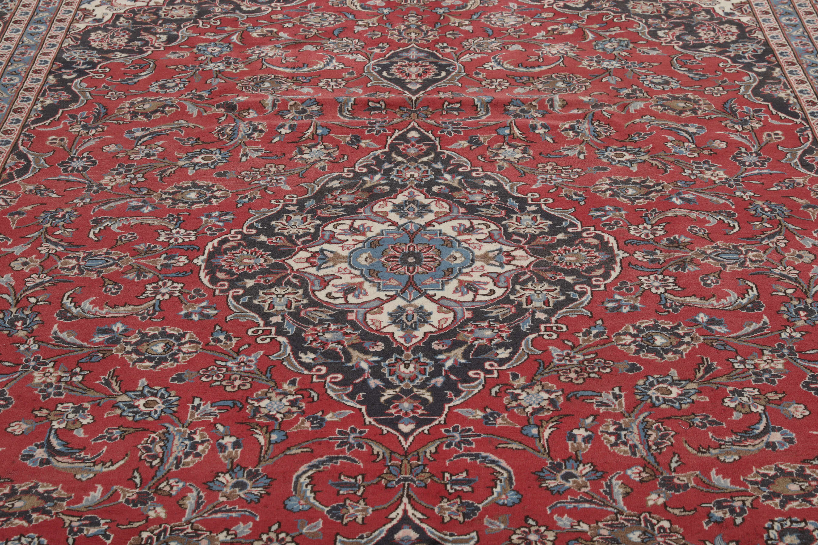 
    Keshan - Dark red - 246 x 351 cm
  