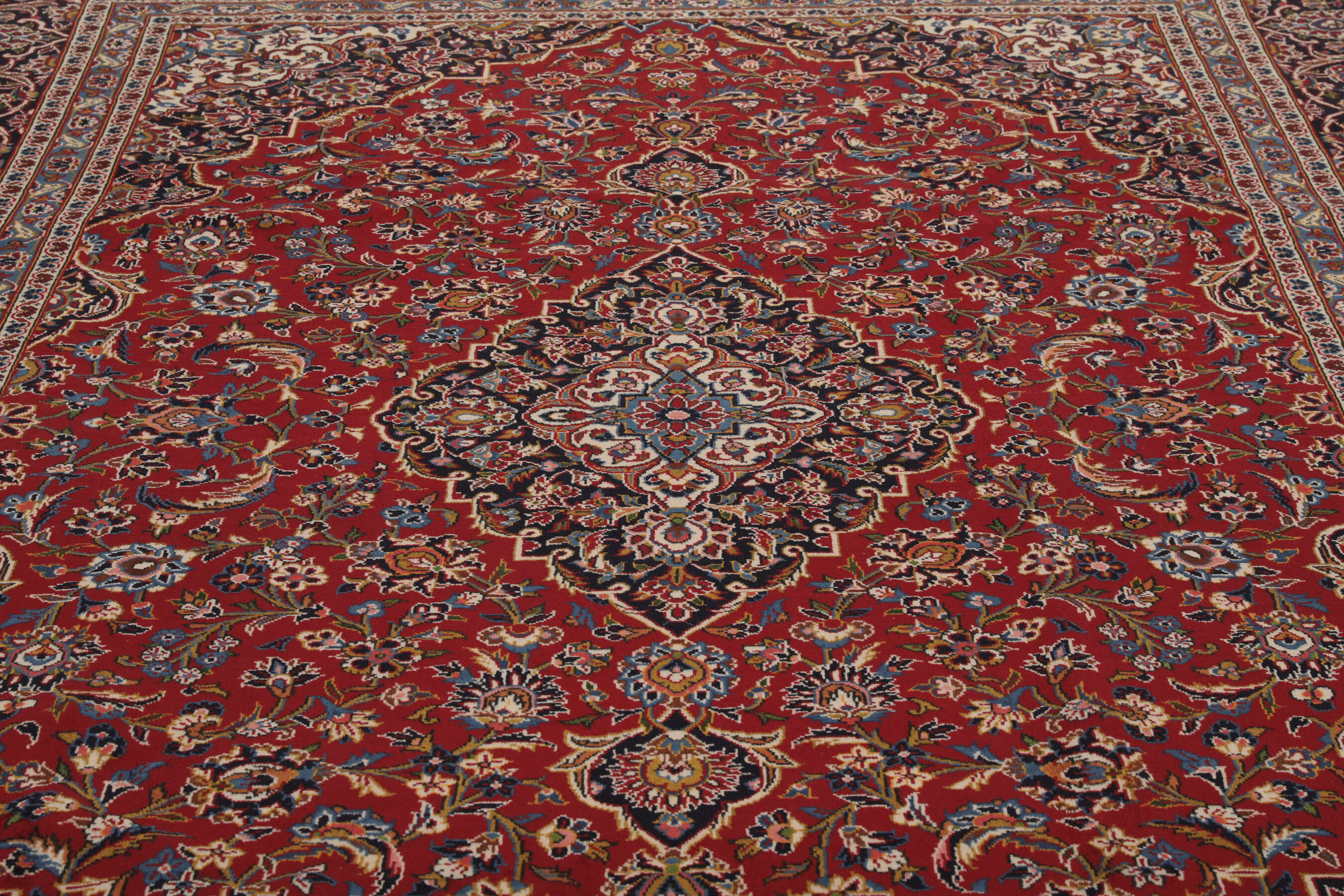 
    Keshan - Dark red - 247 x 342 cm
  