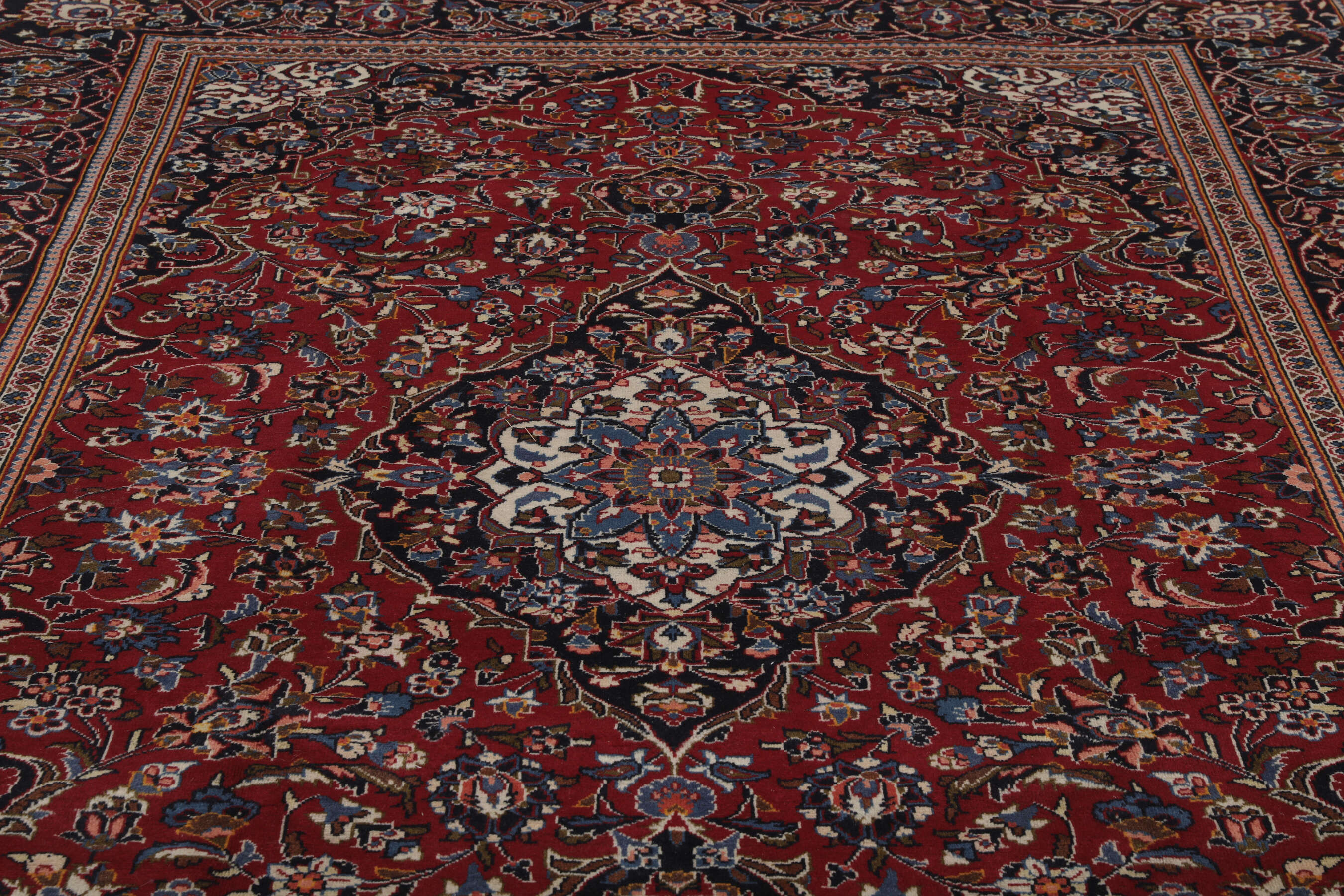 
    Keshan - Dark red - 249 x 339 cm
  