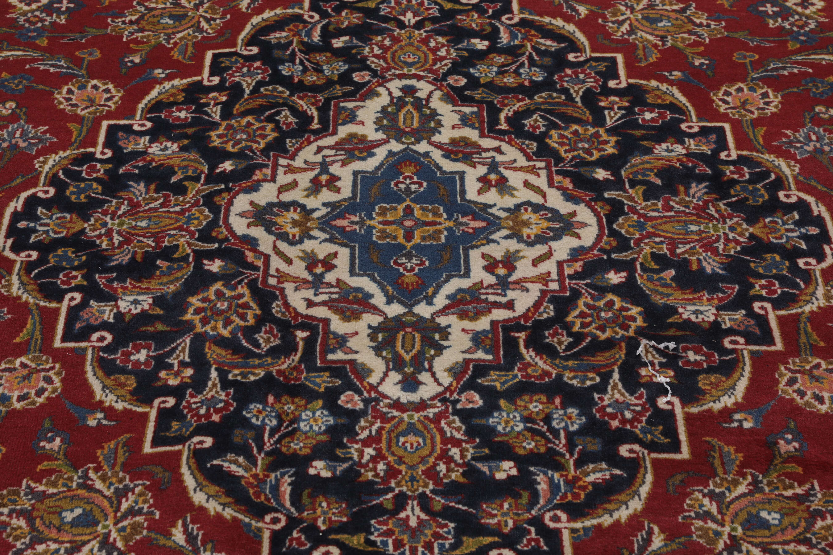 
    Keshan - Dark red - 303 x 420 cm
  