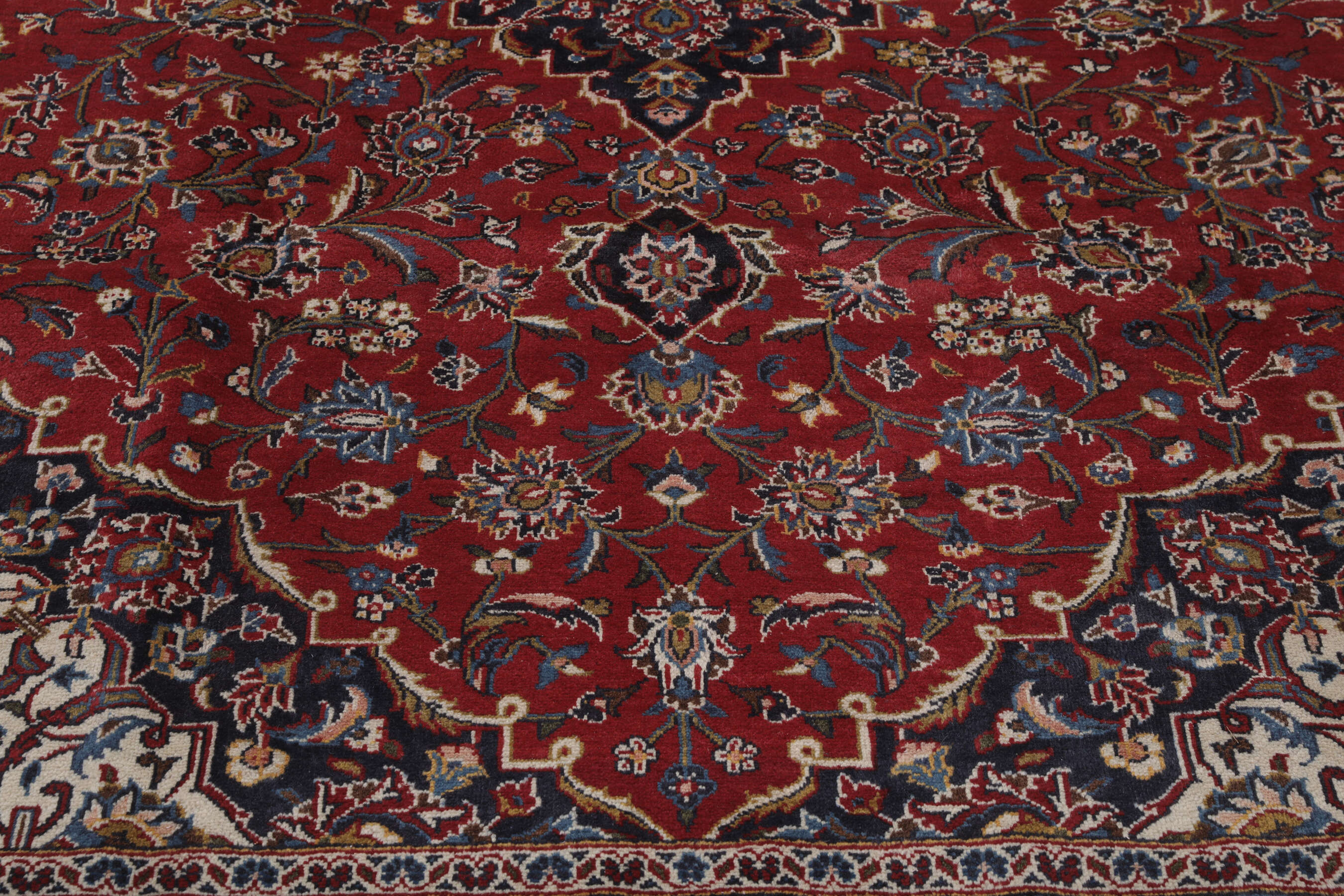 
    Keshan - Dark red - 246 x 352 cm
  