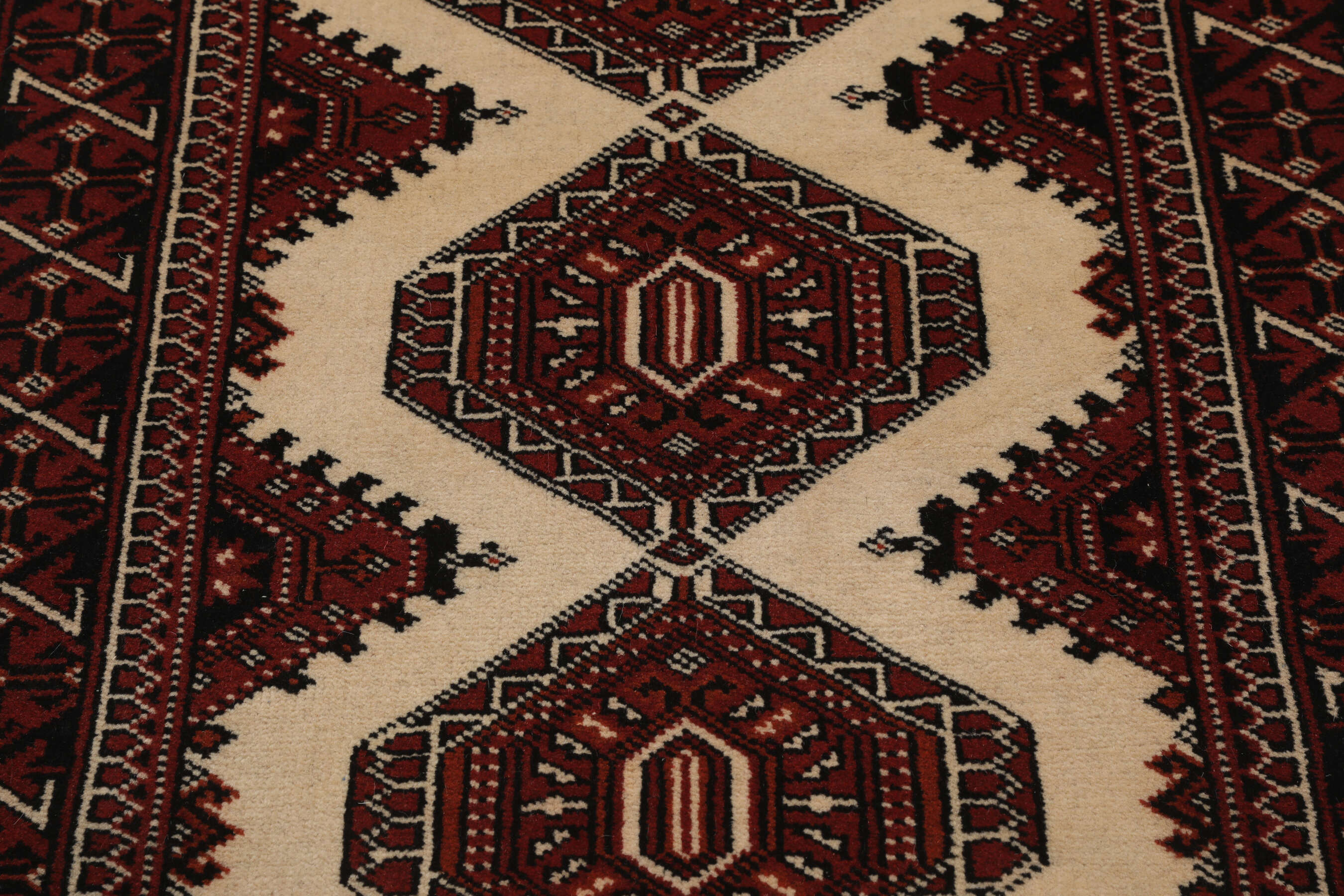 
    Turkaman - Black - 81 x 290 cm
  