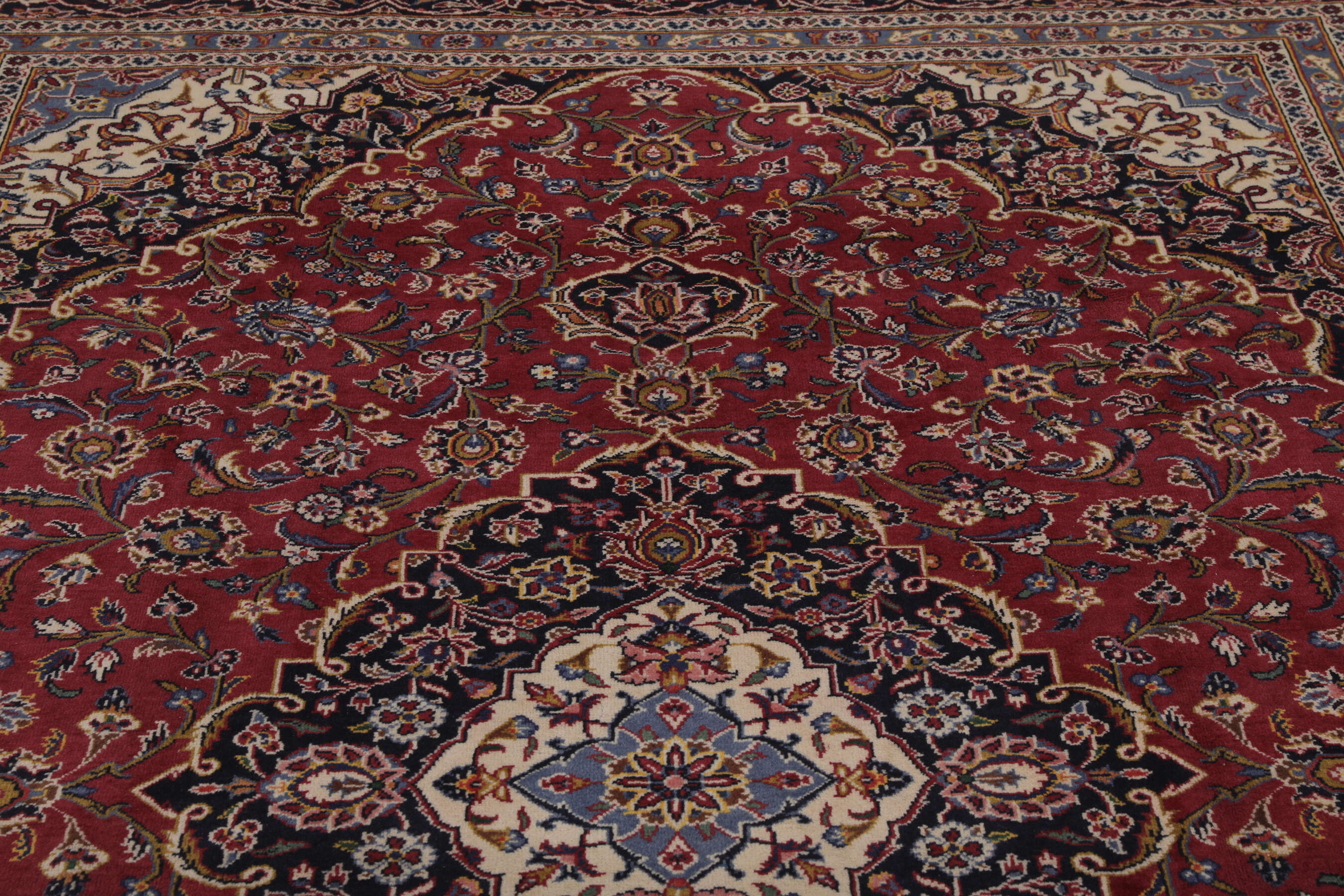 
    Keshan - Dark red - 244 x 352 cm
  