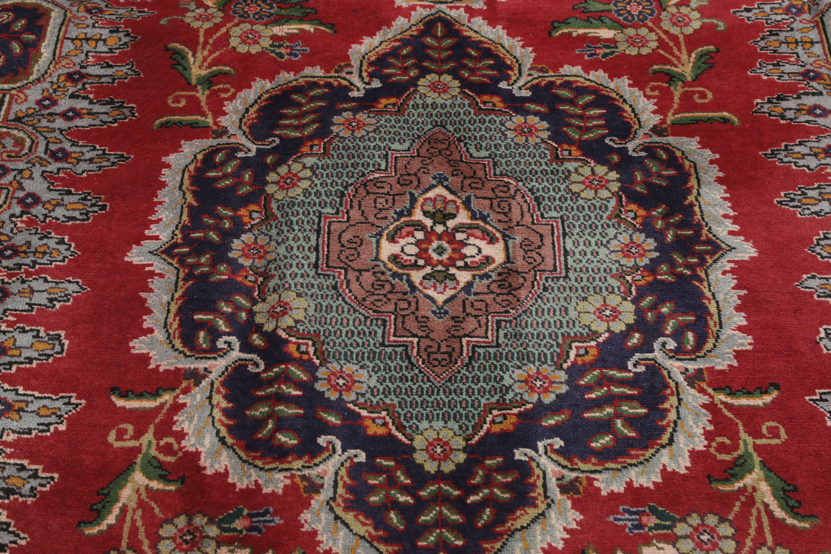 
    Tabriz - Dark red - 200 x 288 cm
  