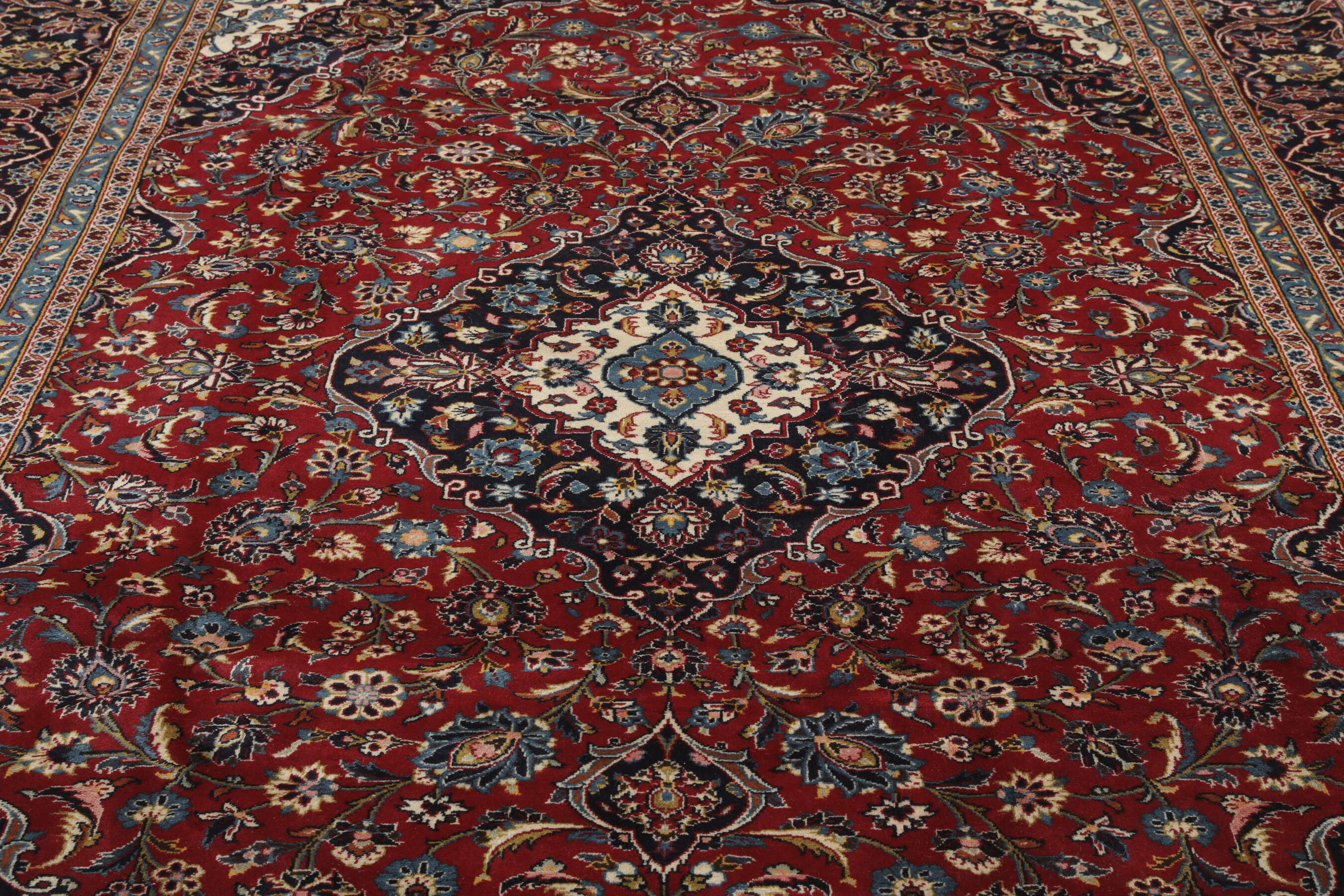 
    Keshan - Dark red - 248 x 360 cm
  