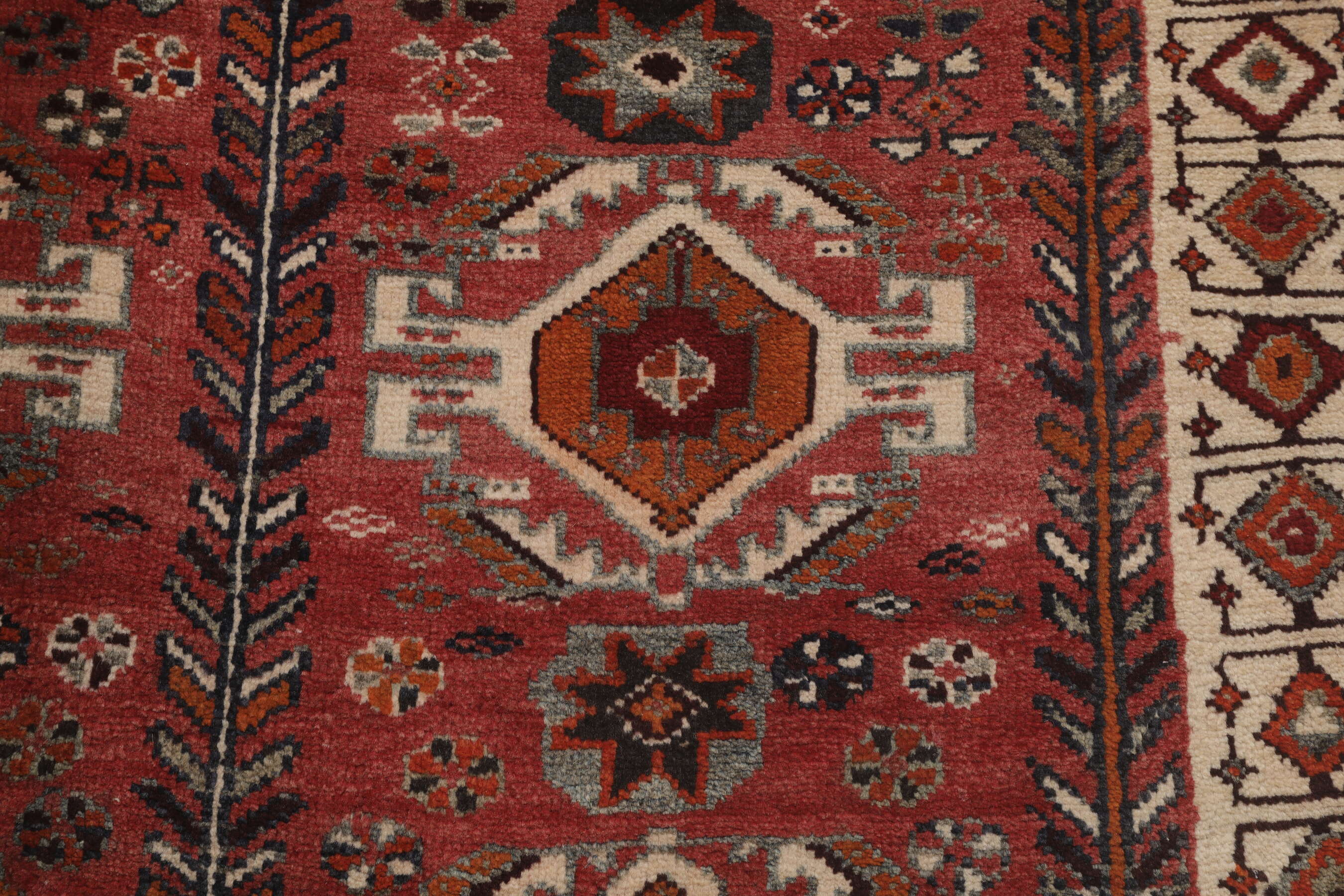 
    Qashqai - Dark red - 153 x 246 cm
  
