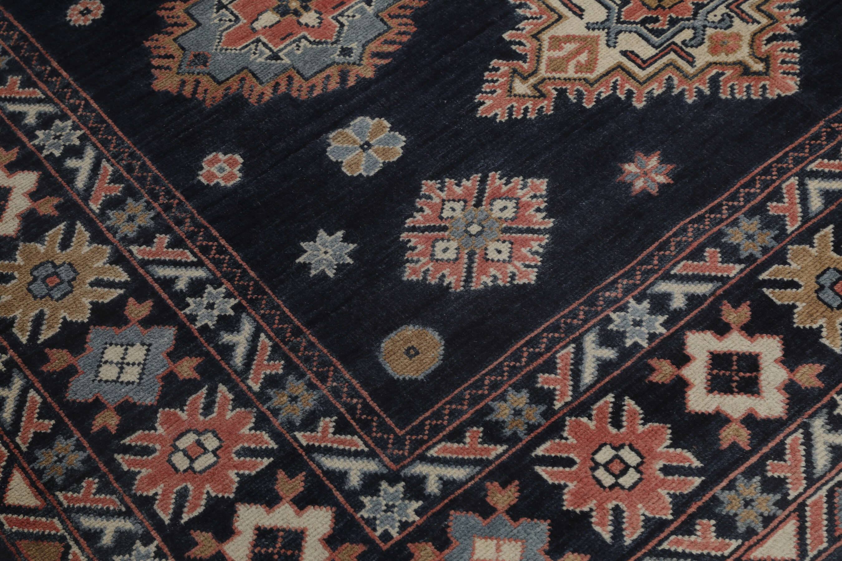 
    Kazak Fine - Black - 165 x 241 cm
  