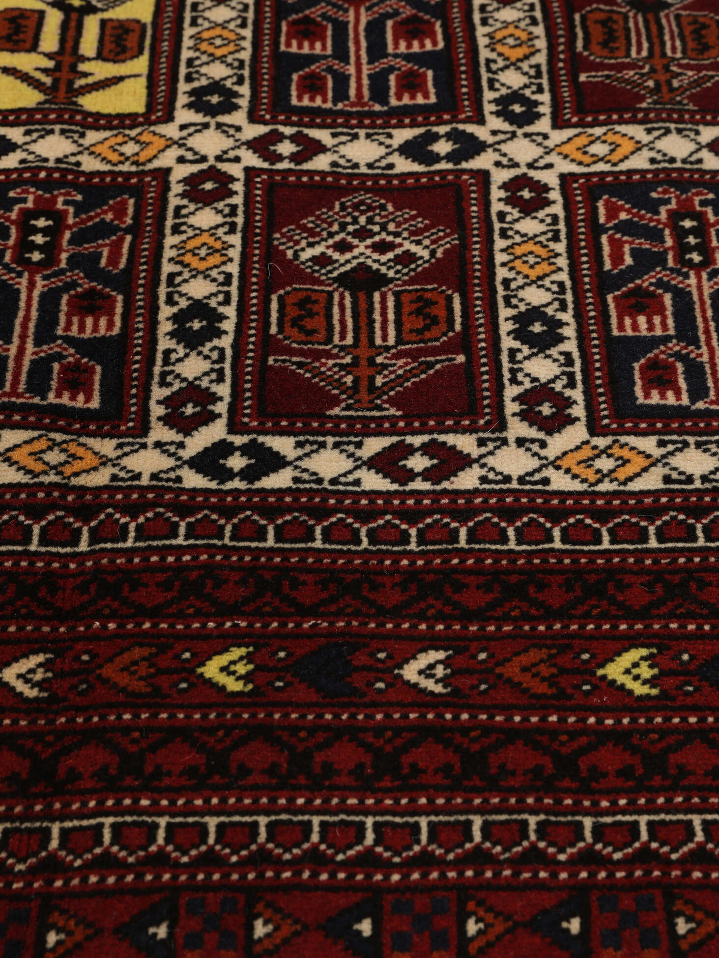 
    Turkaman - Black - 133 x 205 cm
  