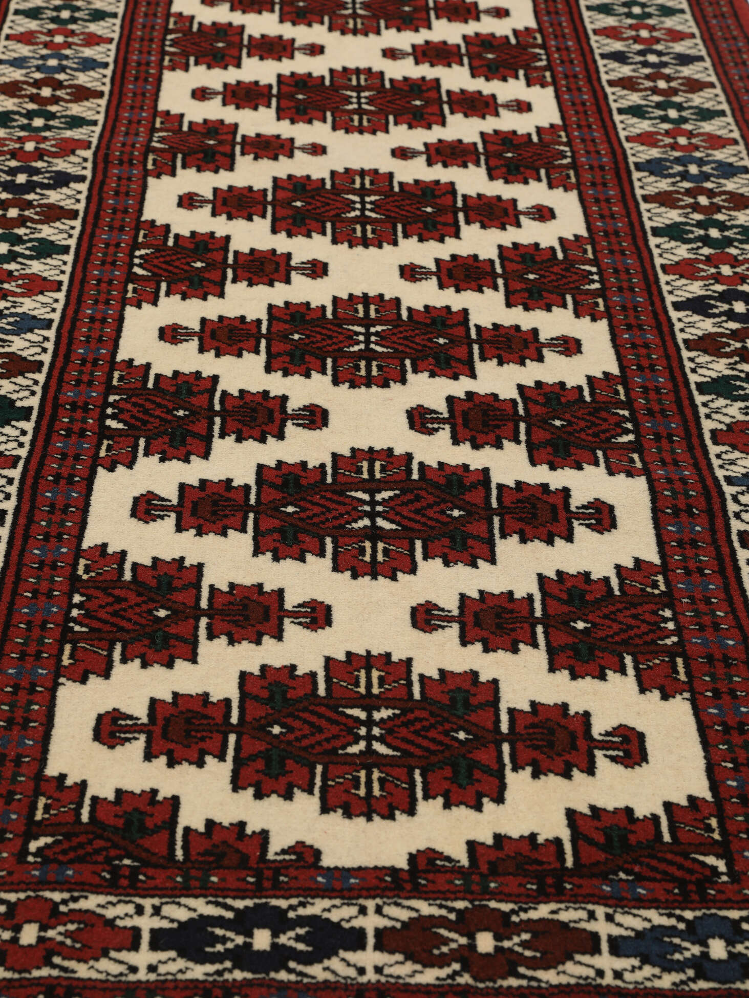 
    Turkaman - Black - 85 x 200 cm
  