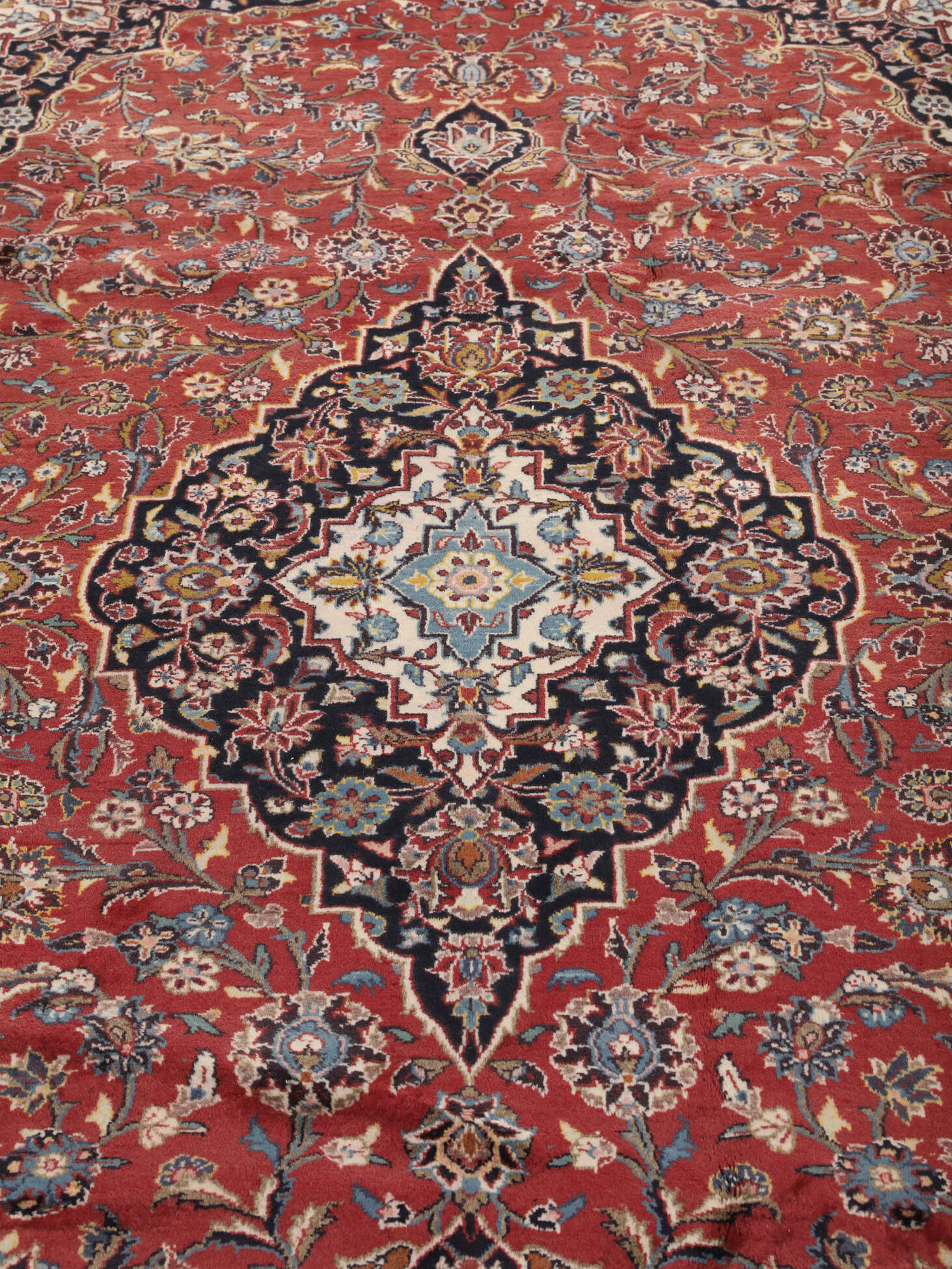 
    Keshan - Dark red - 246 x 368 cm
  