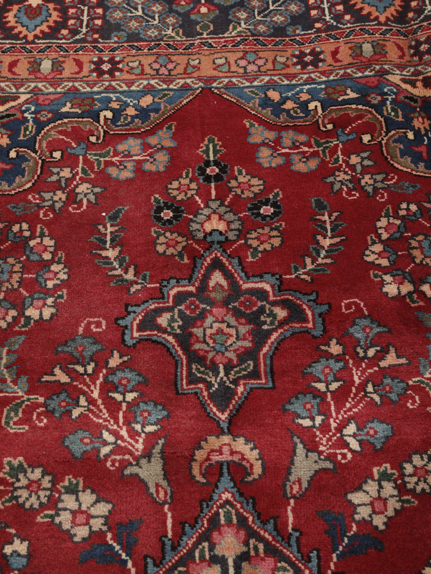 
    Mashad - Dark red - 196 x 294 cm
  