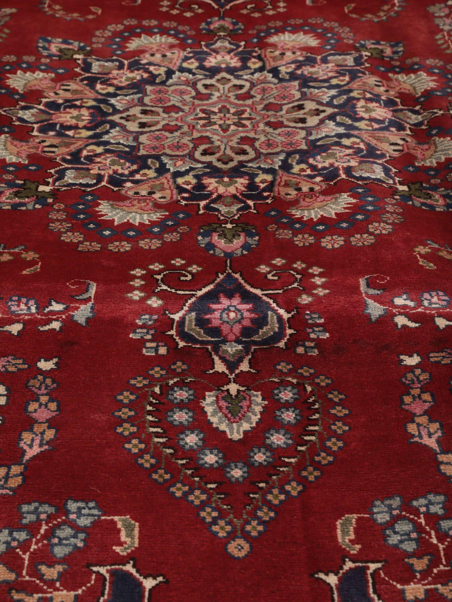 
    Mashad - Dark red - 202 x 301 cm
  