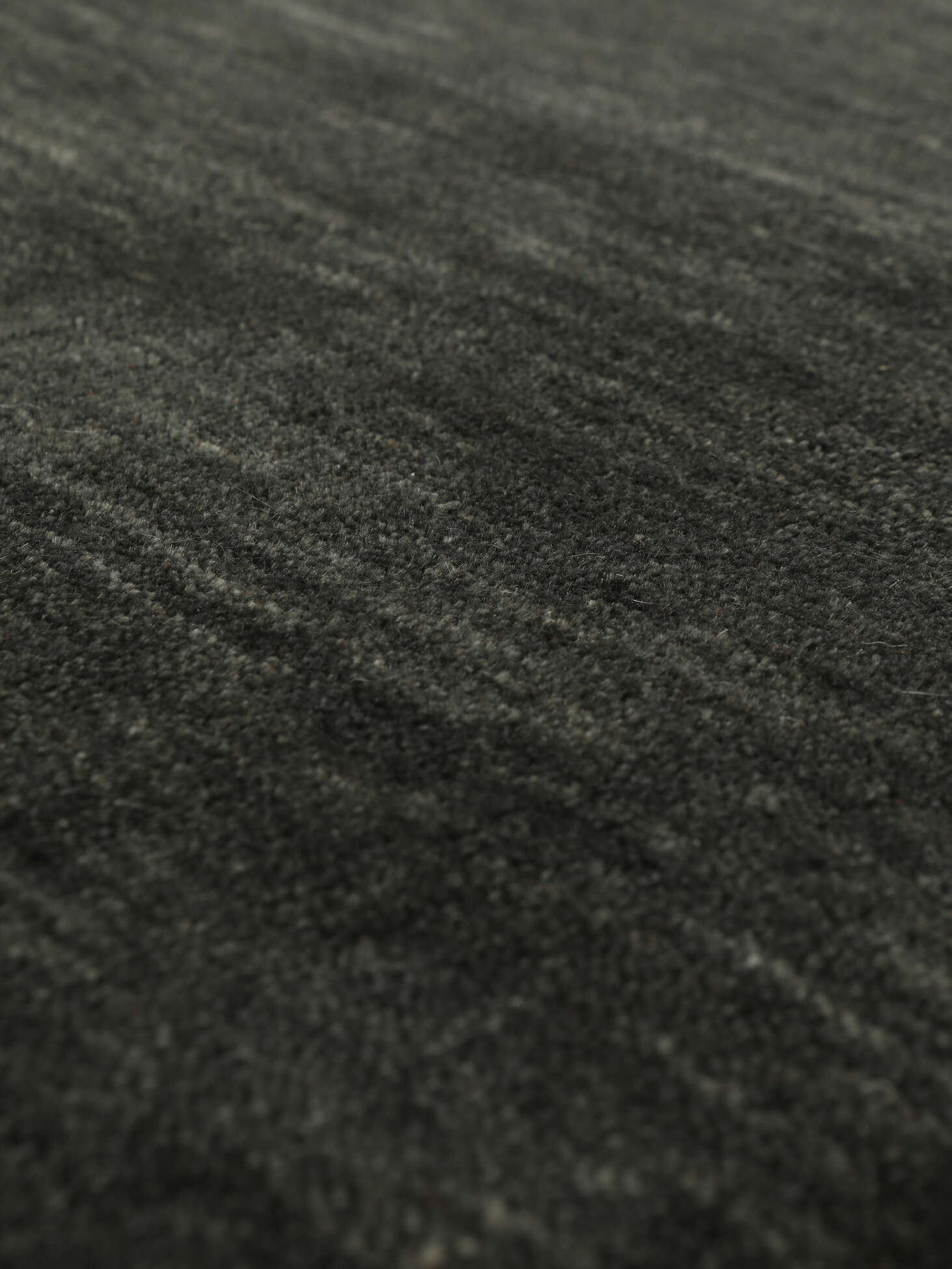 
    Handloom fringes - Black / Grey - 250 x 350 cm
  