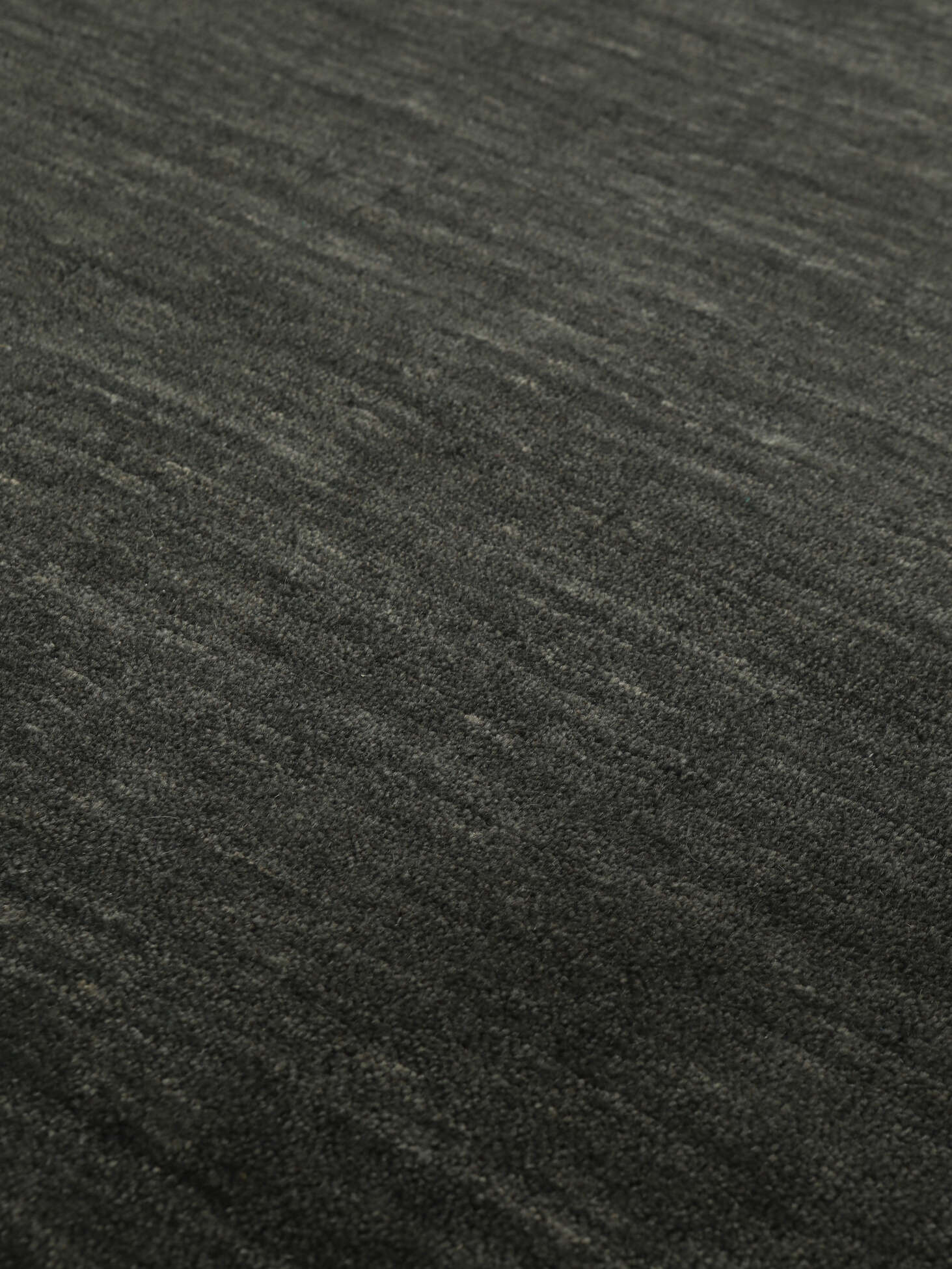 
    Handloom fringes - Black / Grey - 80 x 250 cm
  